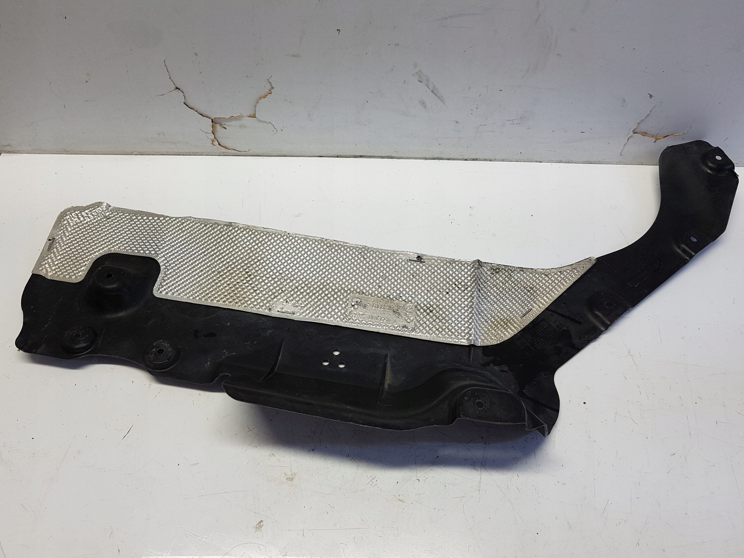 BMW G20 330e sedan cover chassis left rear part