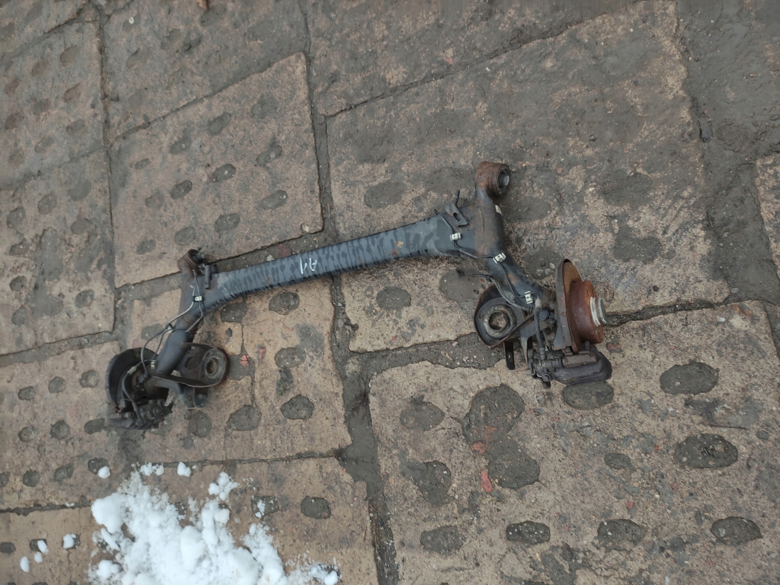 AUDI A1 8X LIFT 1.6 TDI BELKA TYLNEGO ZAWIESZENIA OŚ 5-DRZWI