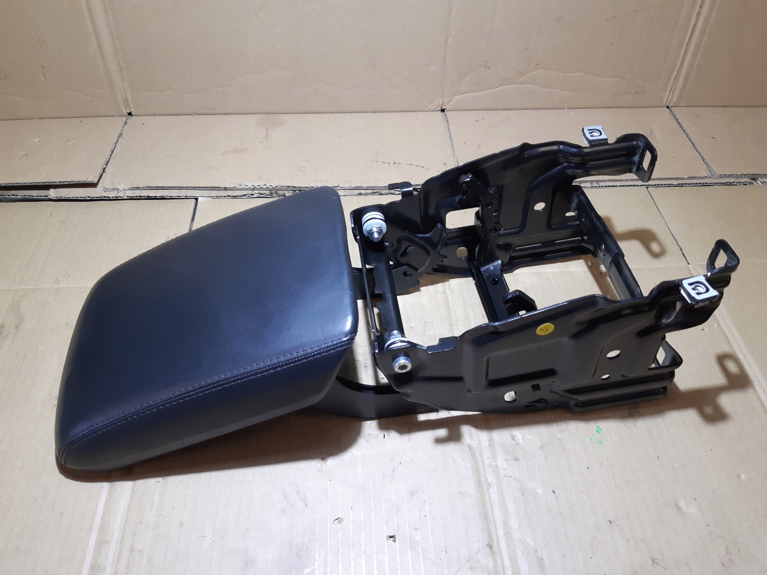 AUDI A5 8T A4 B8 TUNEL armrest central leather 8K0864283