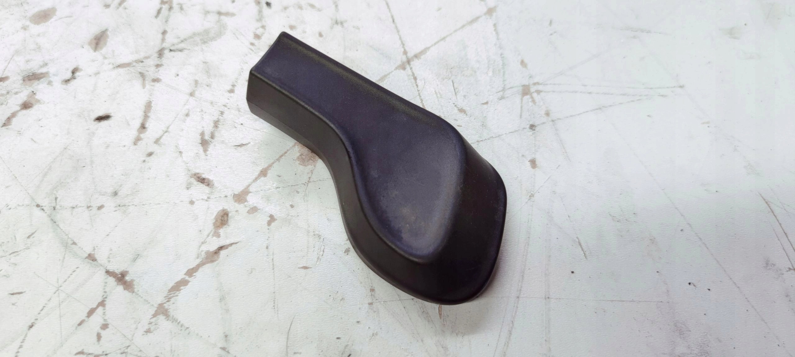 halter WYSUNIECIA sitz AUDI A4 B9 A5 8W0881232