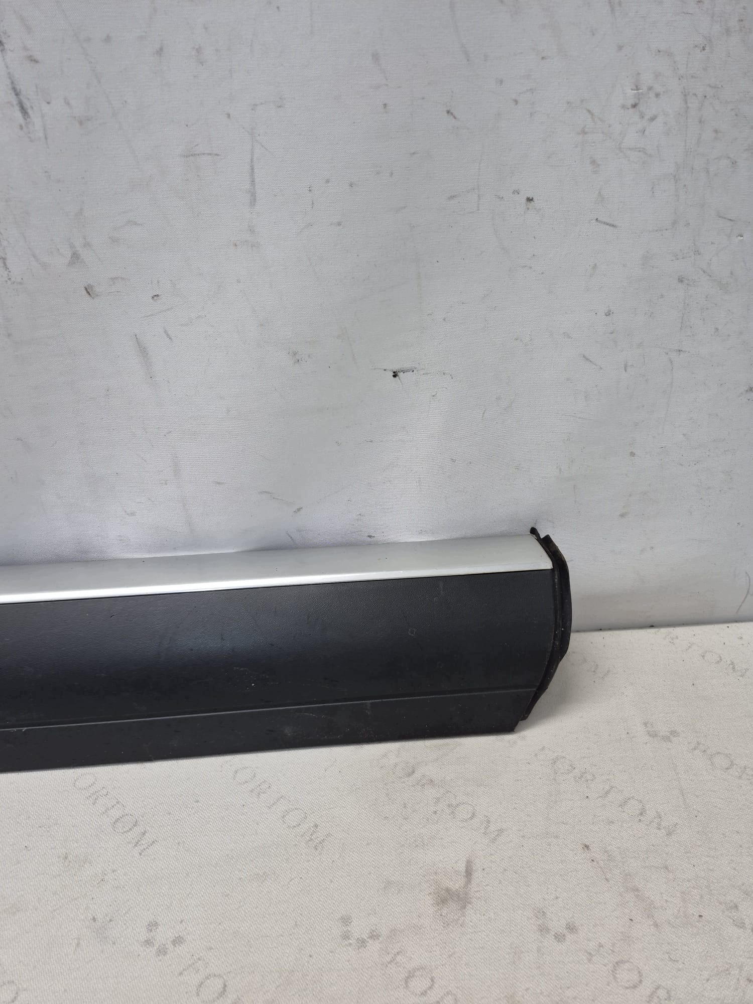 VW TOUAREG and 7L 02- moulding door left front front 7L6837788