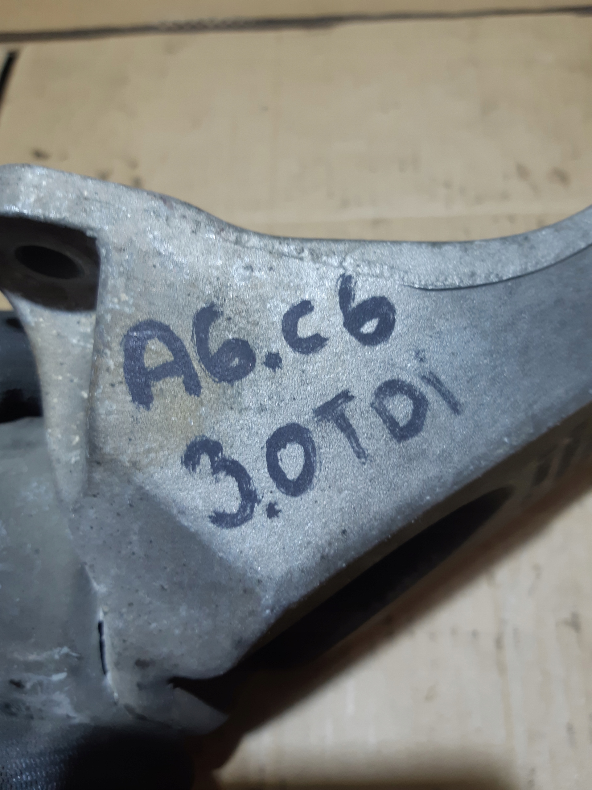 AUDI A6 C6 3.0 TDI holder gearbox mounting 4F0399114B