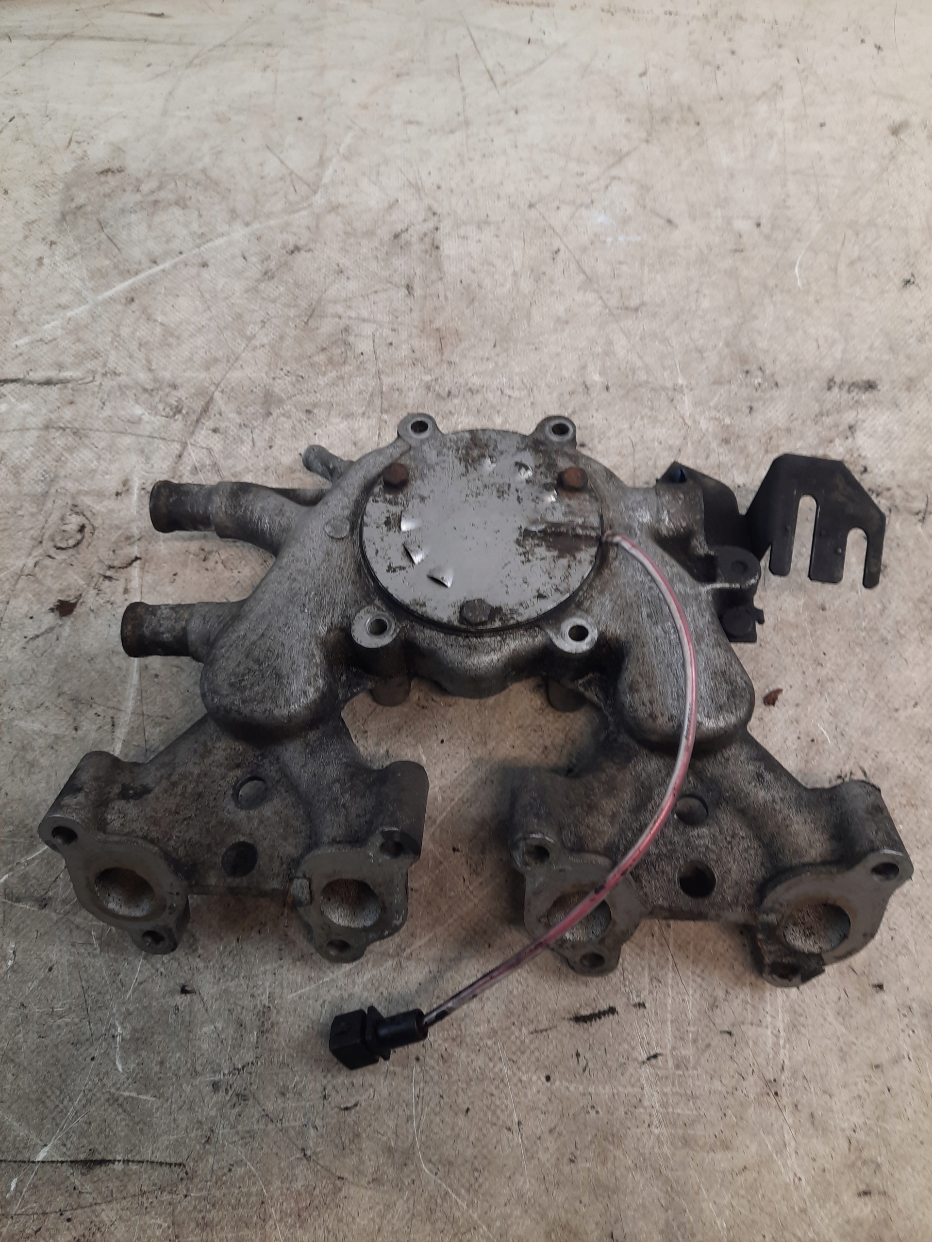 VOLKSWAGEN POLO II 1.0B 86C 2F intake manifold