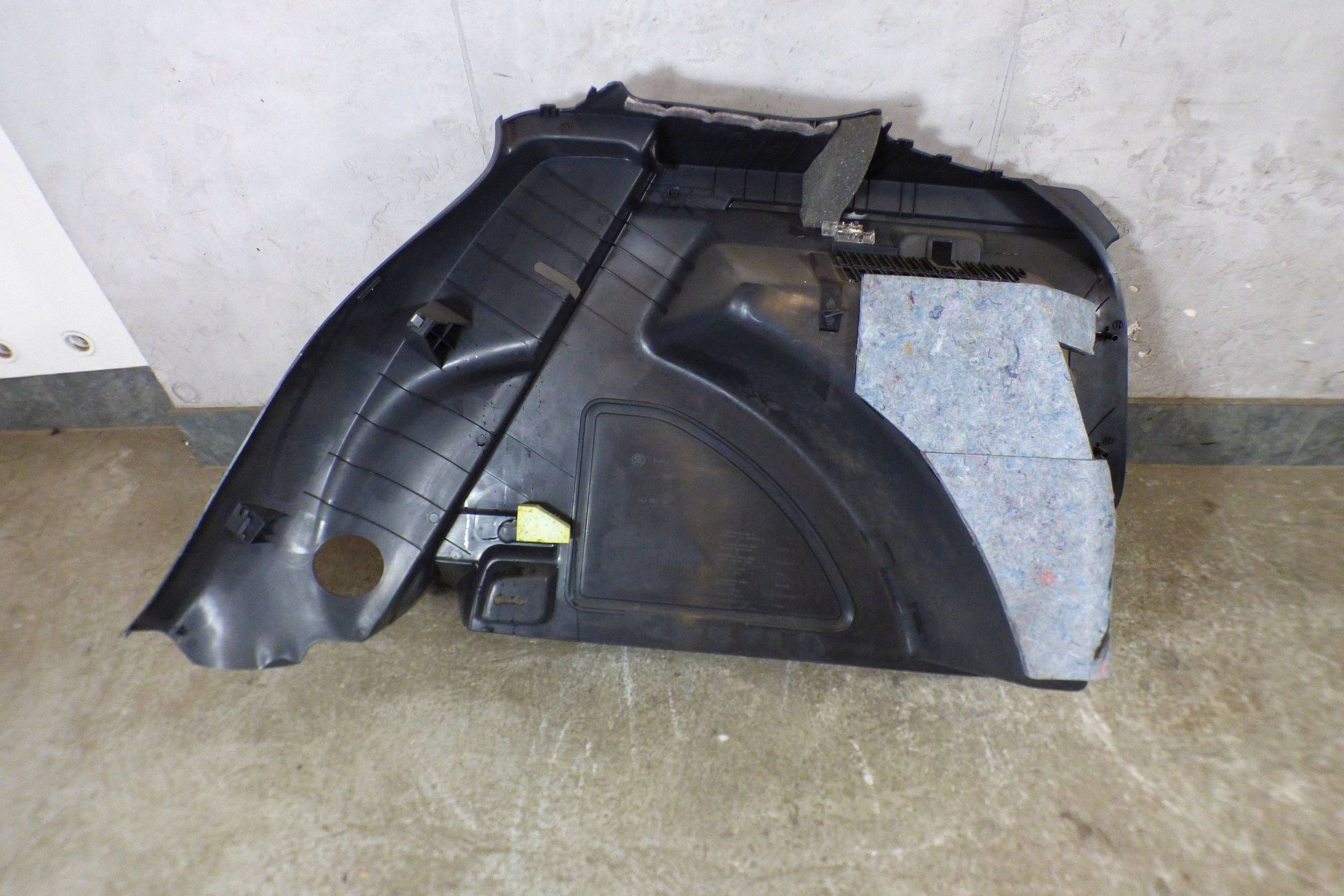 Skoda Rapid boot upholstery left rear part 5JJ867427B st.BDB