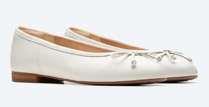 Clarks Bílé Kožené Baleríny S Mašličkou Na Hnědé Podrážce 39 J8A