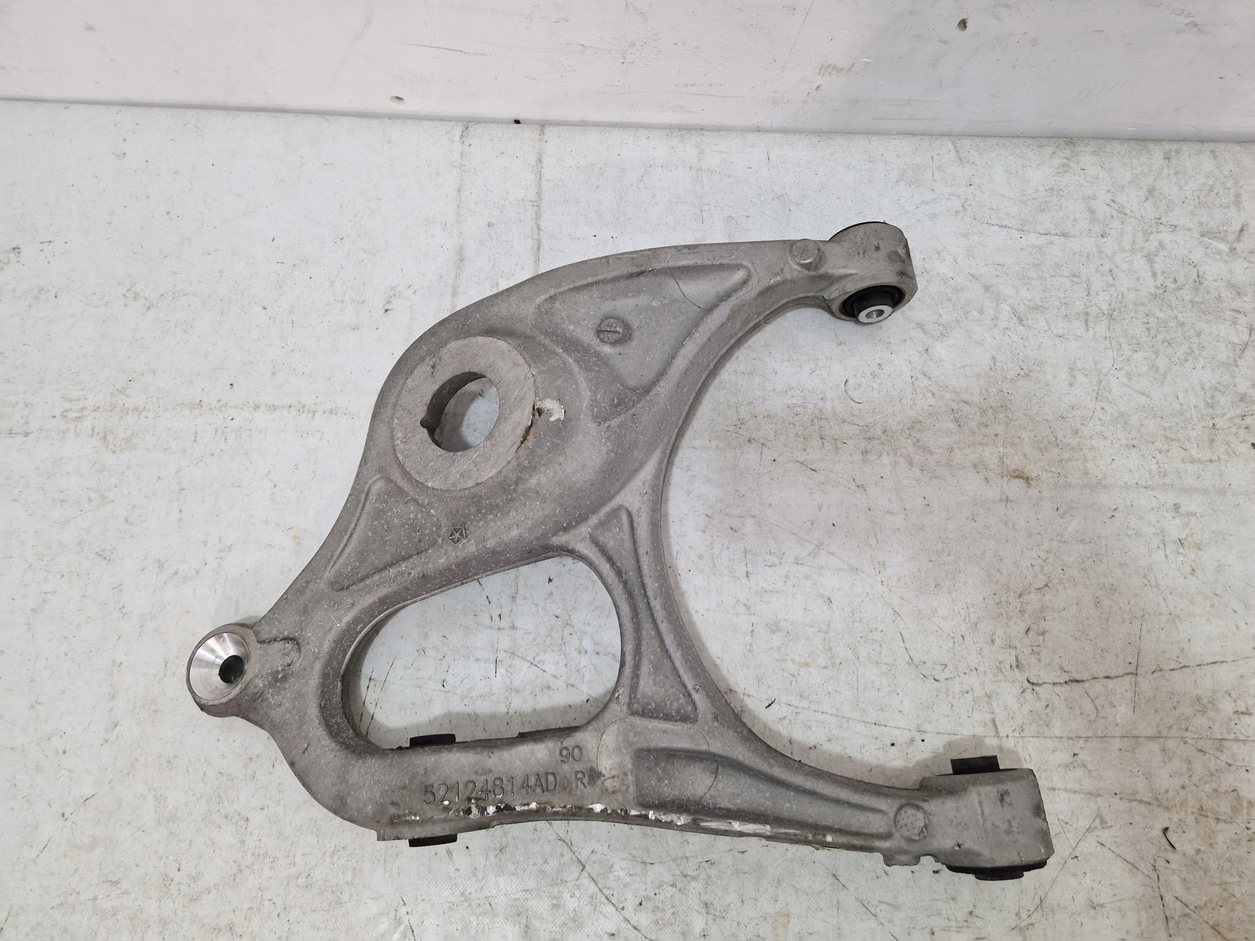 DODGE DURANGO III JEEP GRAND CHEROKEE WK2 Querlenker hinten heck rechts 52124814AD