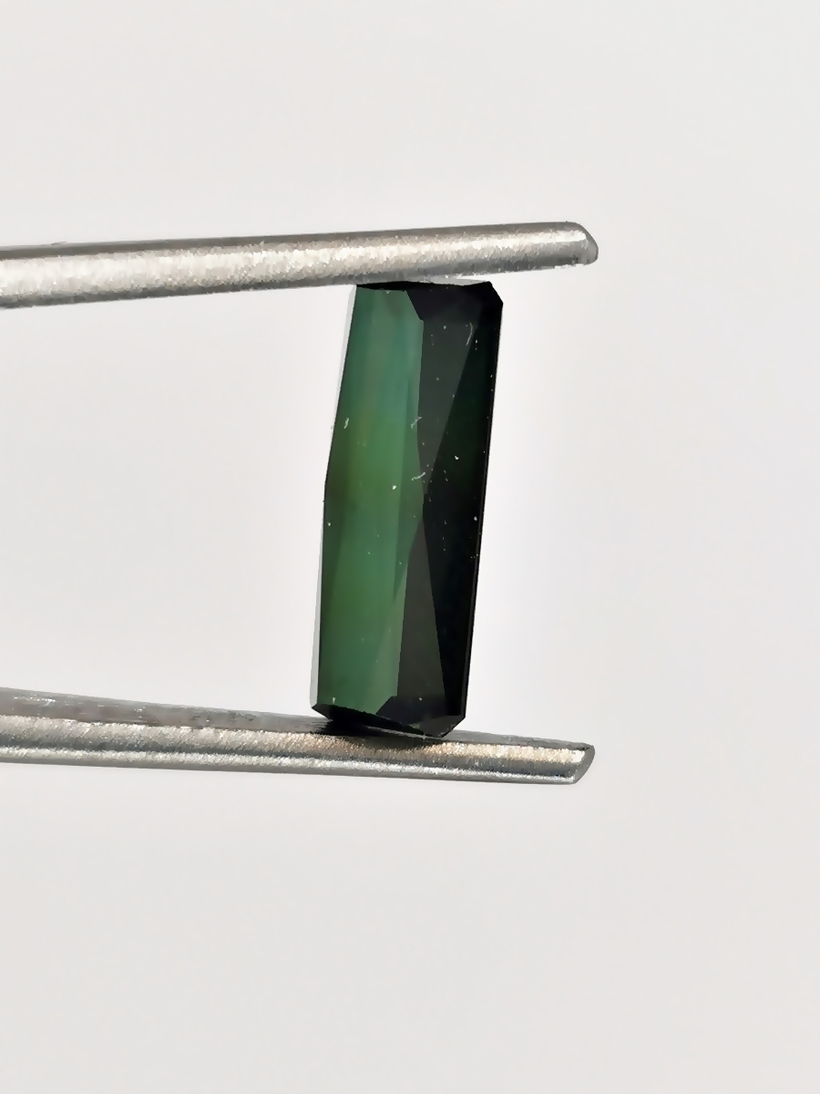turmalín zelený 10,87 x 4,27 mm 1,4 ct