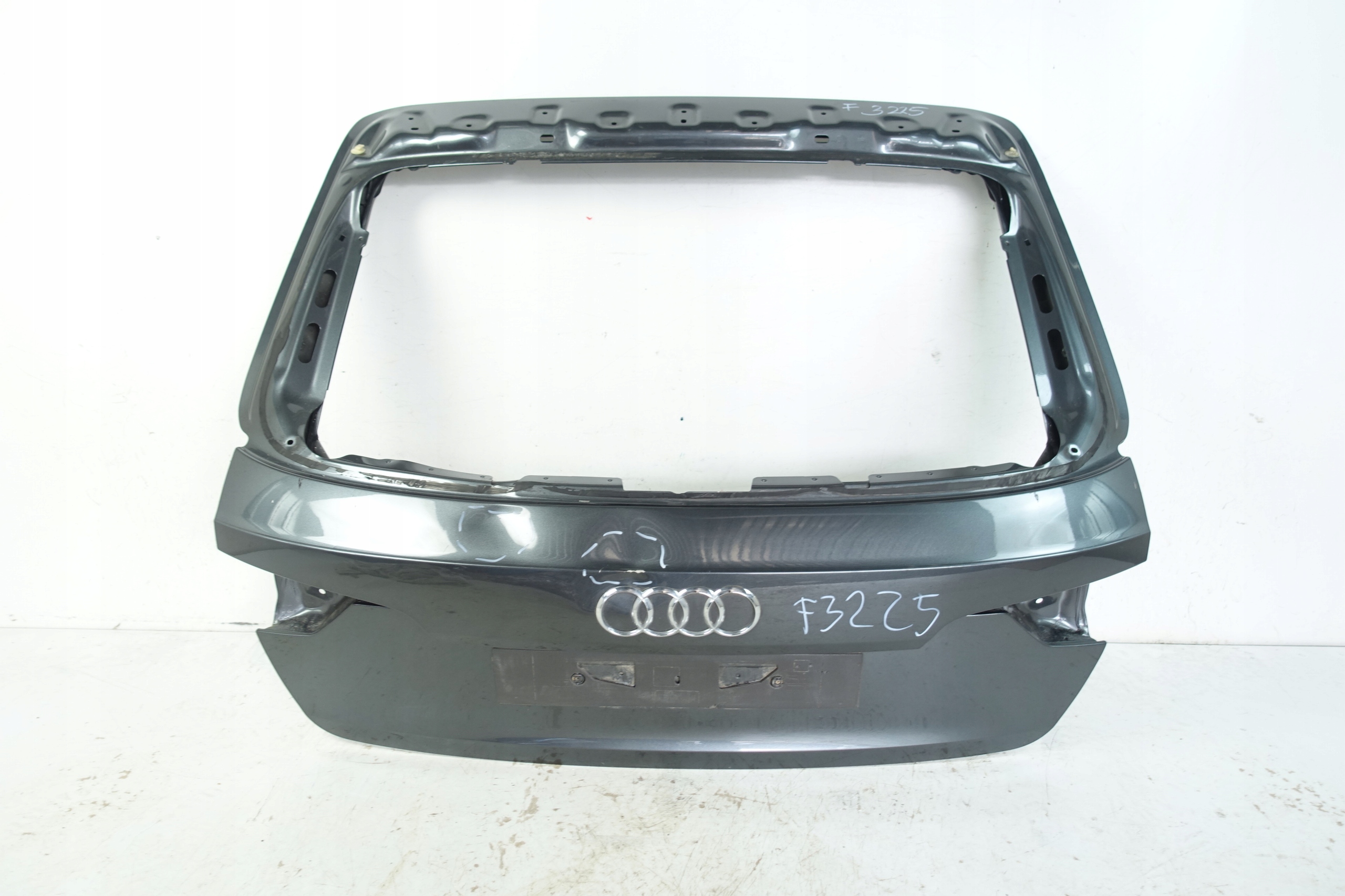 AUDI A4 B9 8W0 KOMBI 2015- trunk door boot rear part rear