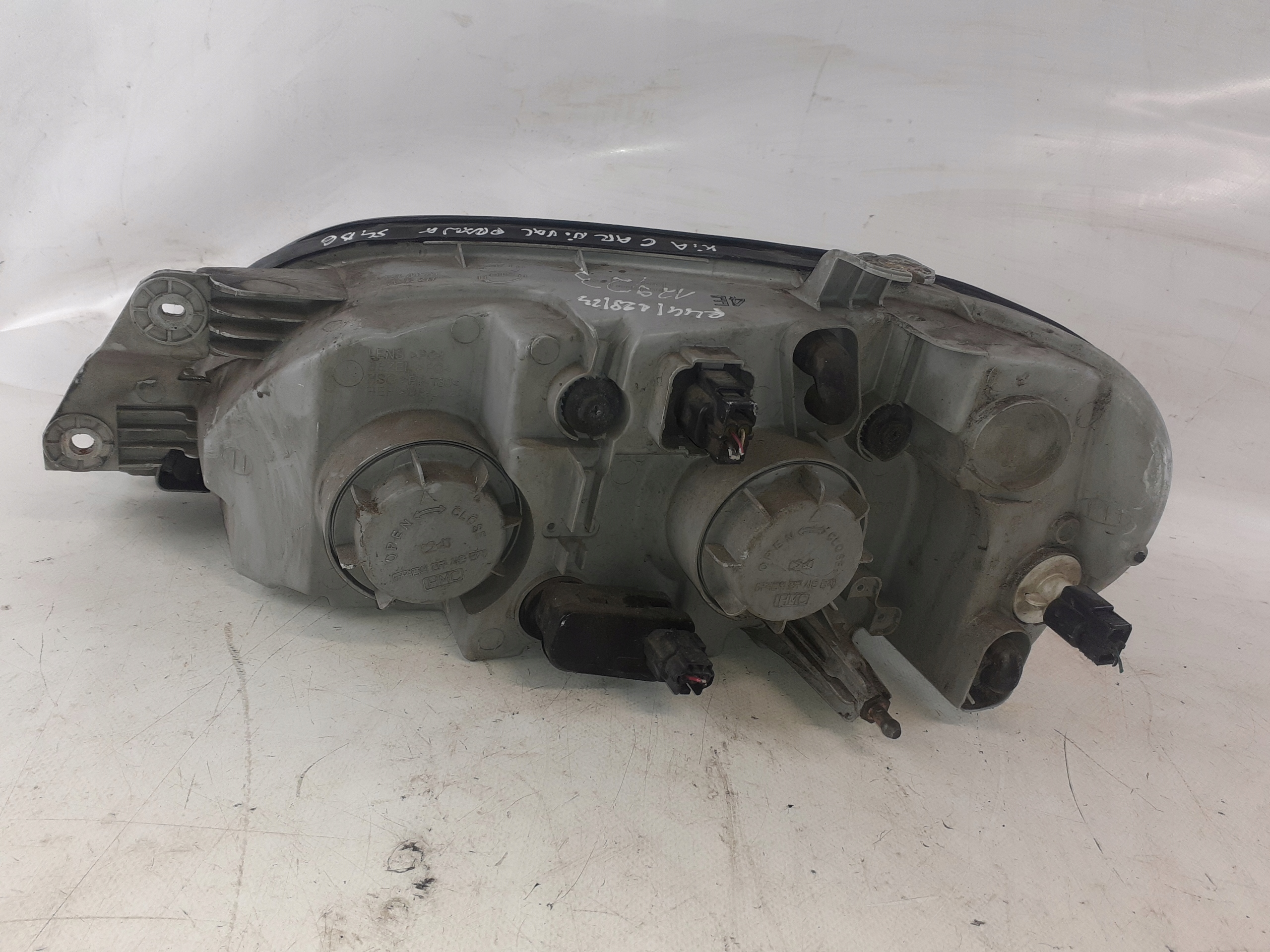 Kia Carnival Reflektor right front