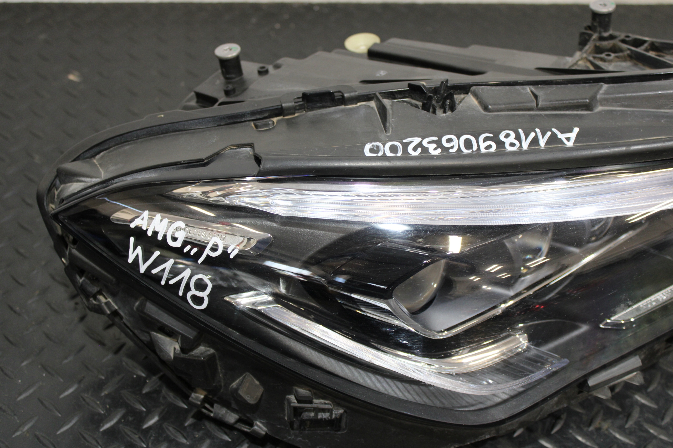 lights front front LED CLA II 2 W118 SB AMG A1189063200 A1189063100