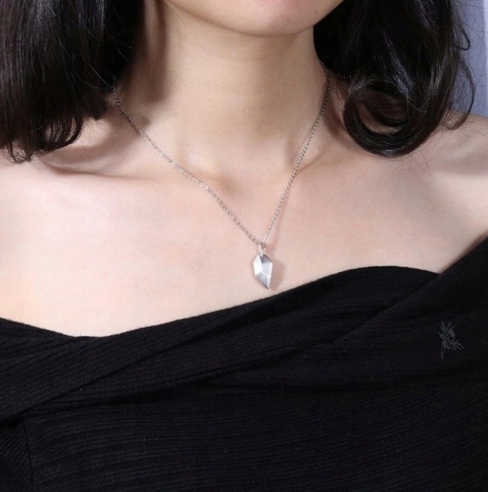 NASZYJNIK MAGNETYCZNY POŁÓWKI DWA SERCA DLA PAR Długość całkowita 45 cm