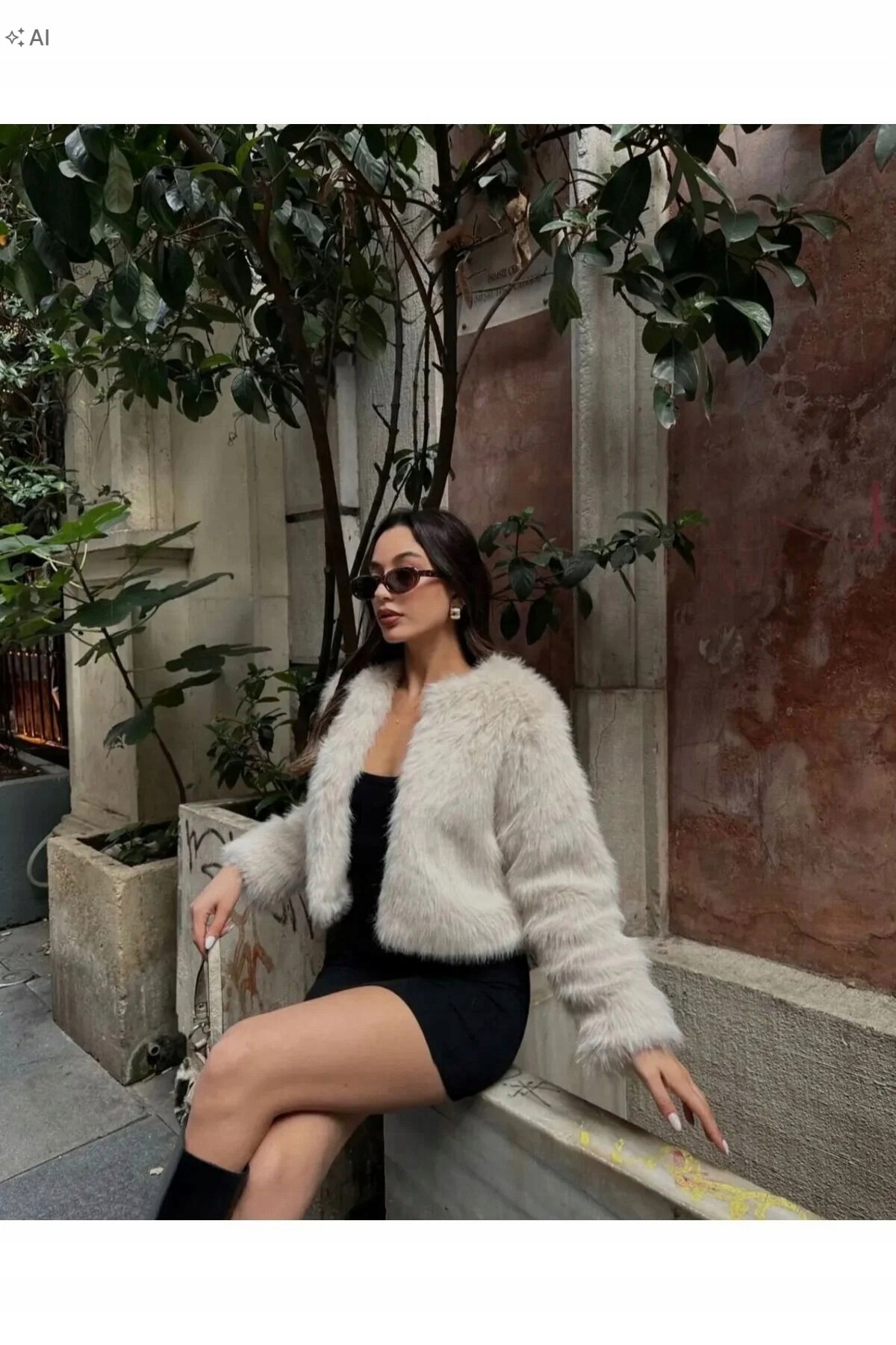 Krátká Krémová Kožešinová Bunda V Elegantním Stylu, Velikost 5IA