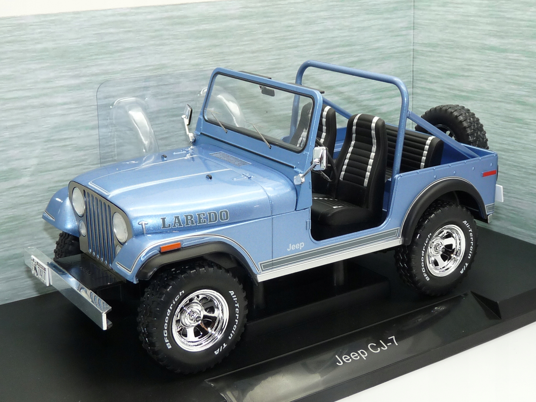 Jeep CJ-7 Laredo (1980) 1:18 MCG 18553