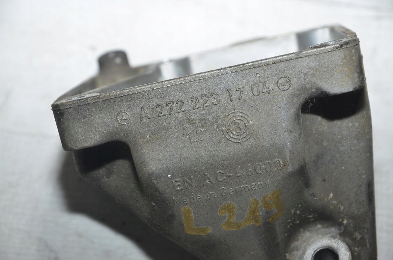 engine mount left Mercedes CLS w219