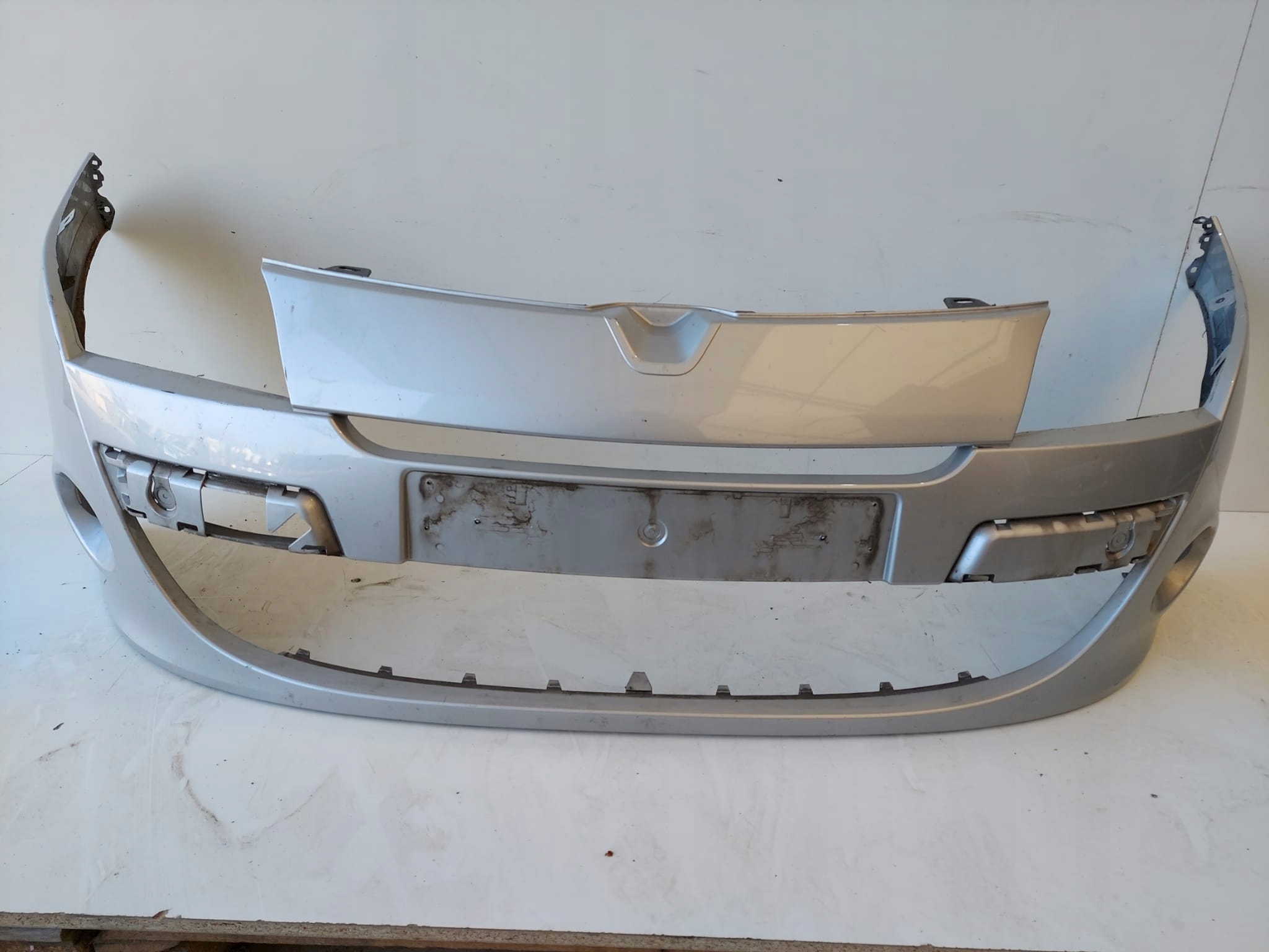 Бампер передний рено меган 3. 620225628r. Бампер передний рено меган 3. Бампер на рено меган 3 хэтчбек передний. Передний бампер рено меган 3.