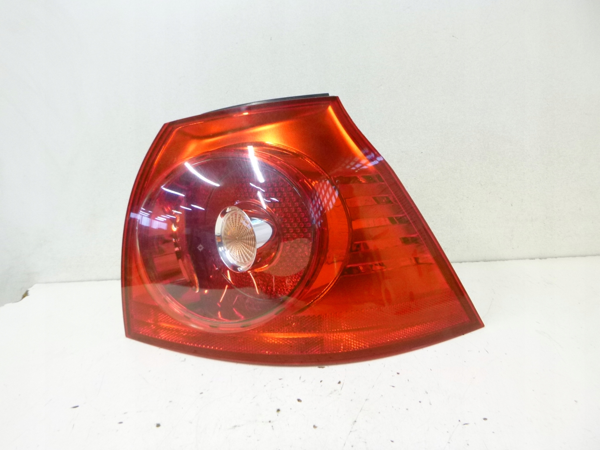 LICHT HINTEN RECHTS VW GOLF V 3D 2008R.
