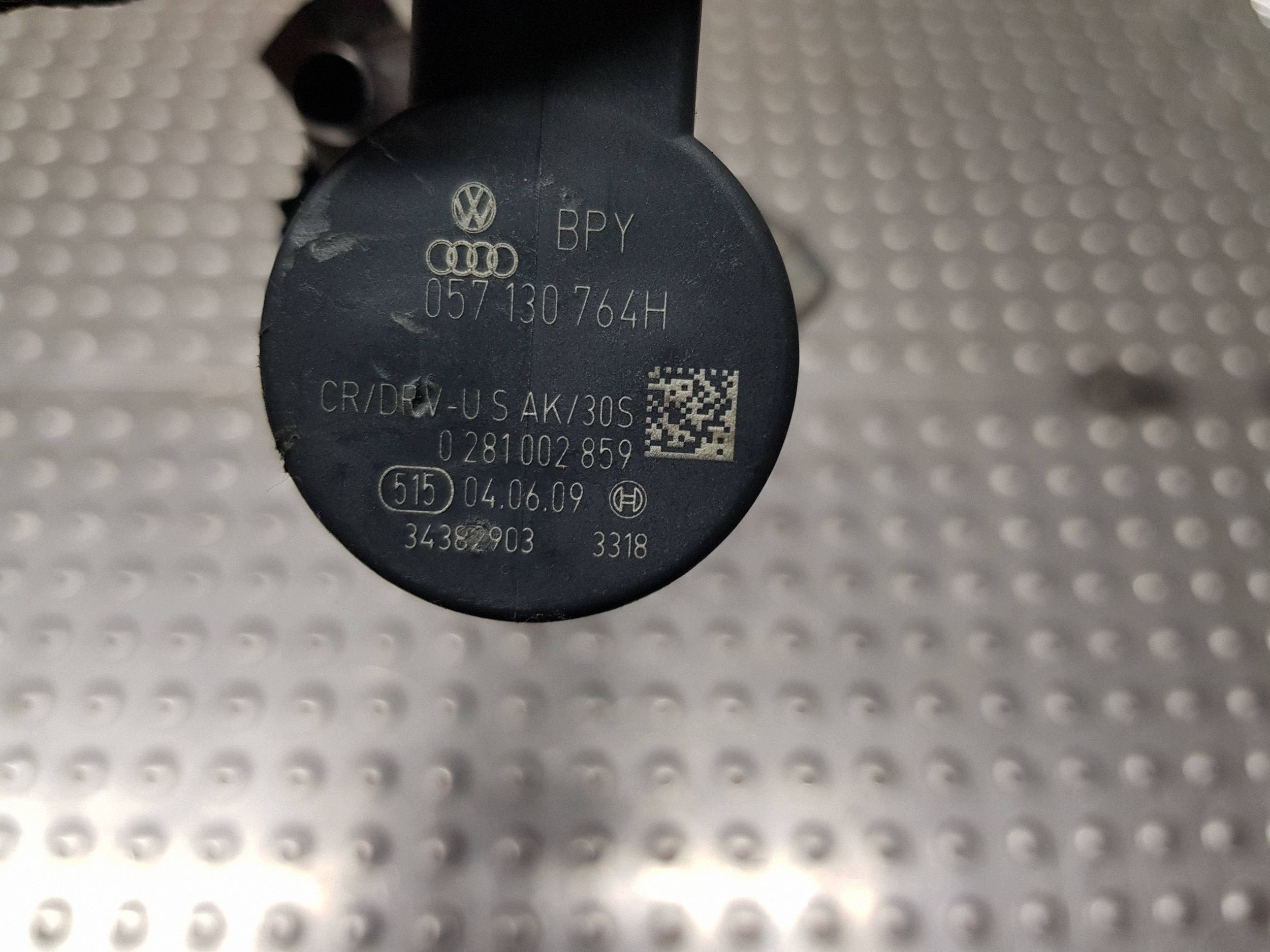 injection ramp right sensor 059130090AH AUDI A4 B8 A5 8T A6 C6 3.0 TDI