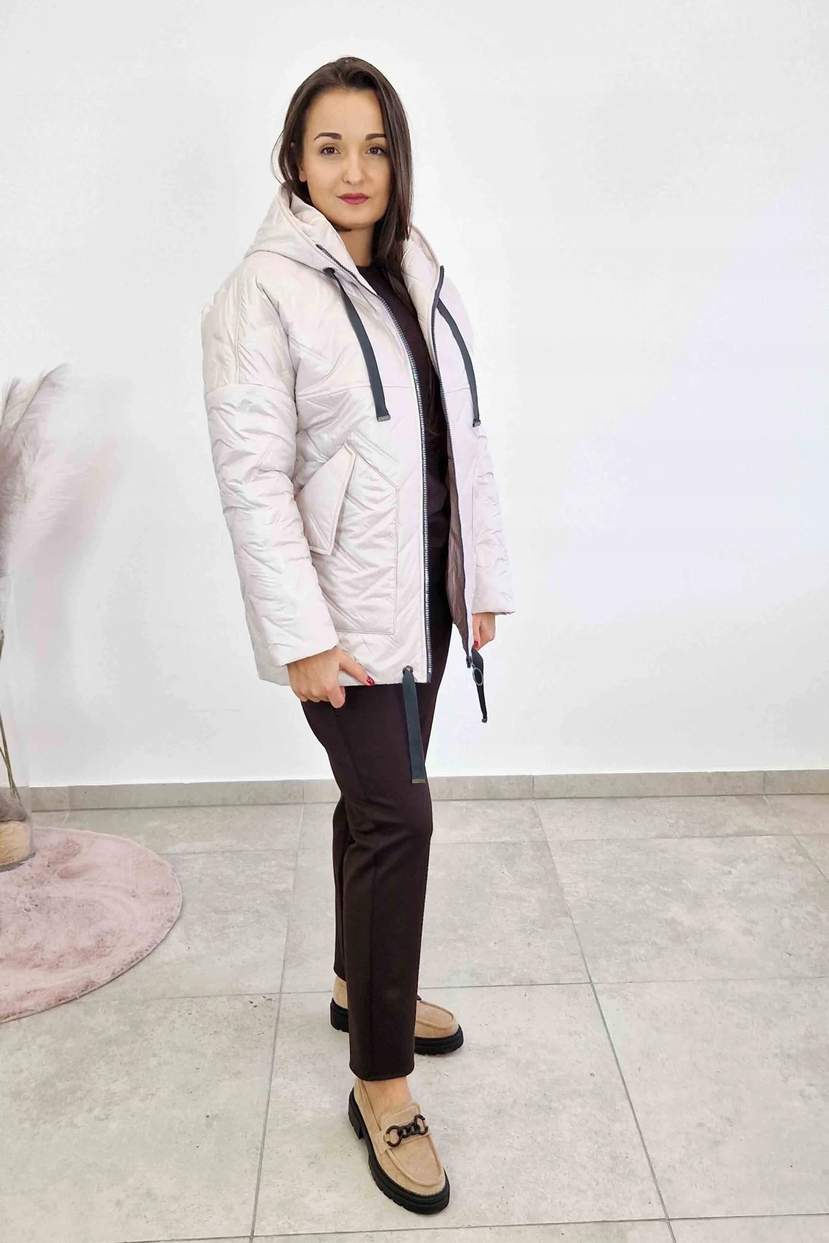 Dámská krátká bunda s kapucí béžová velikost S