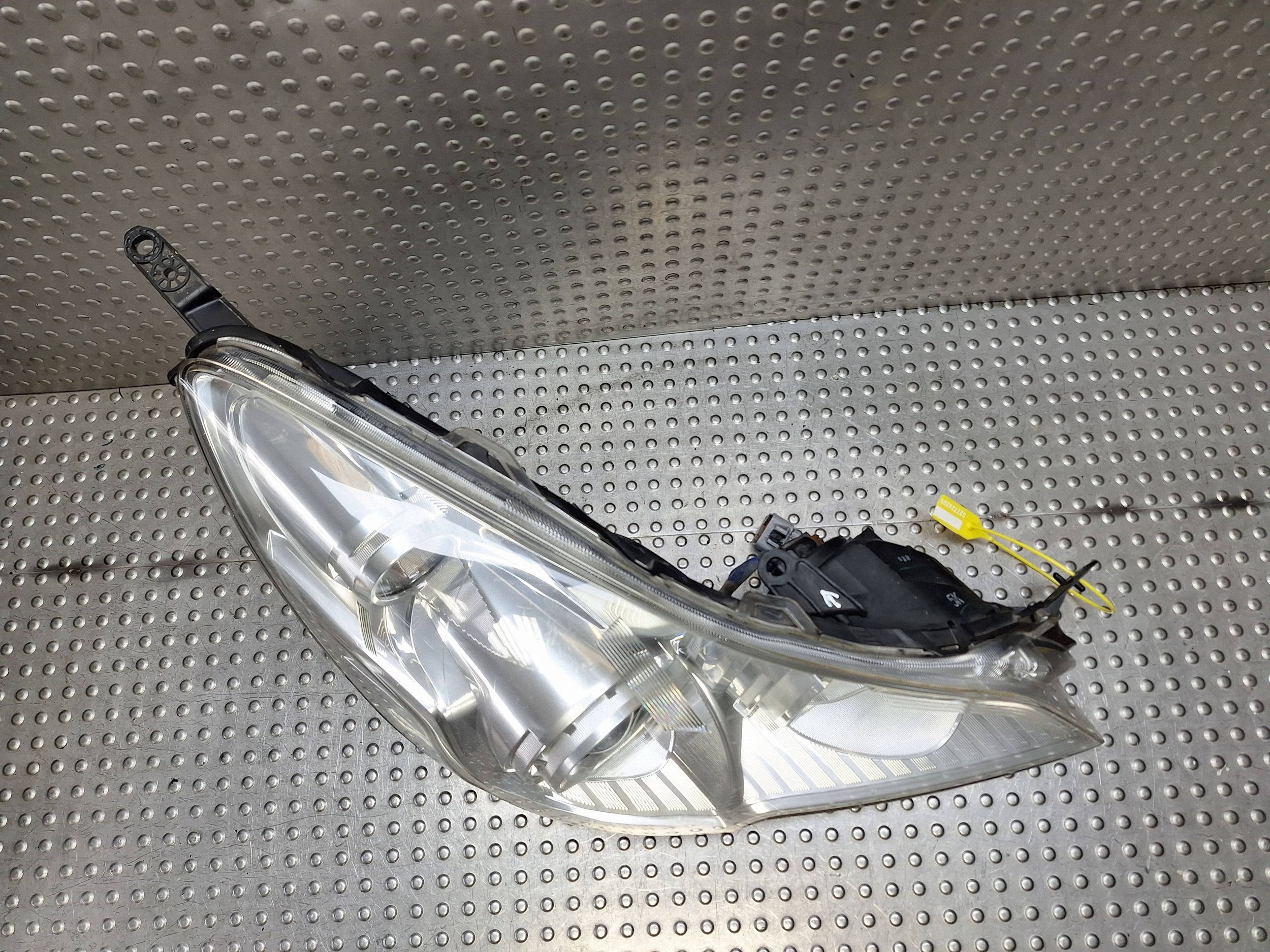 XENON right REFLEKTOR SUBARU LEGACY OUTBACK 09-12 EU
