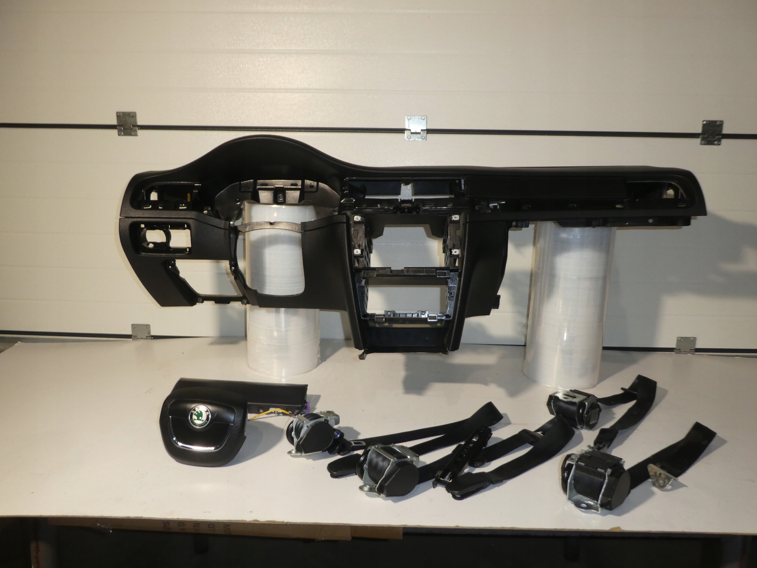 SKODA SUPERB II dashboard console airbag tension belts