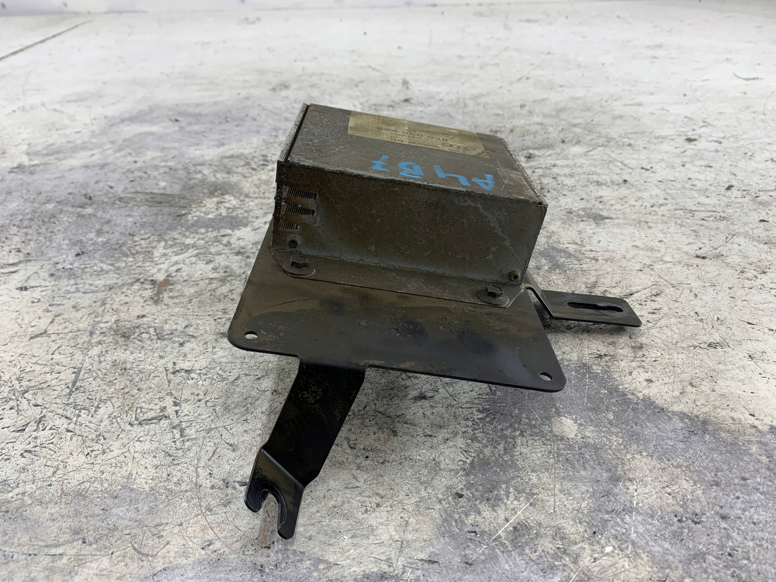 AUDI A4 B6 B7 amplifier AUDIO + ANTENY 8E5035223 8E0035456B
