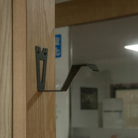 WIESZAK UCHWYT HACZYK NA KASK MOTOCYKLOWY PREZENT Producent JMP