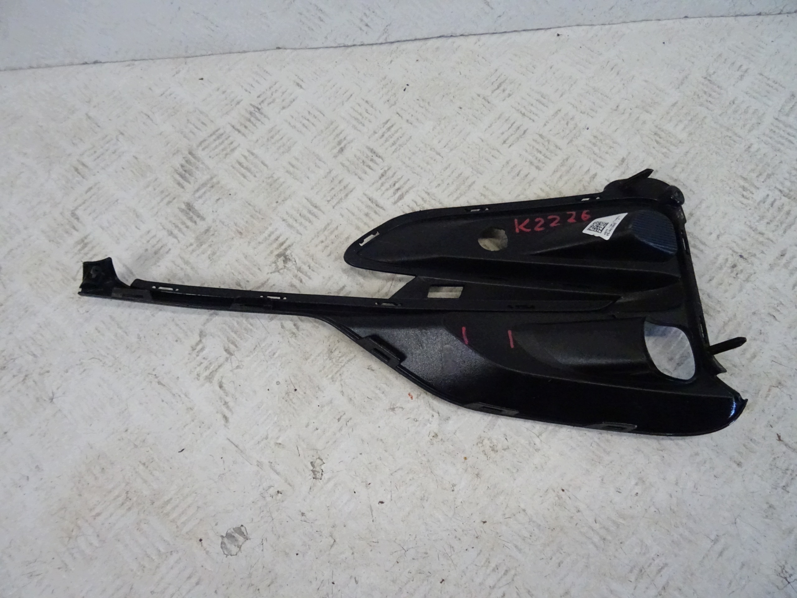 grid of a bumper front left FORD KUGA MK3 ST-LINE LV4B-17K947-S