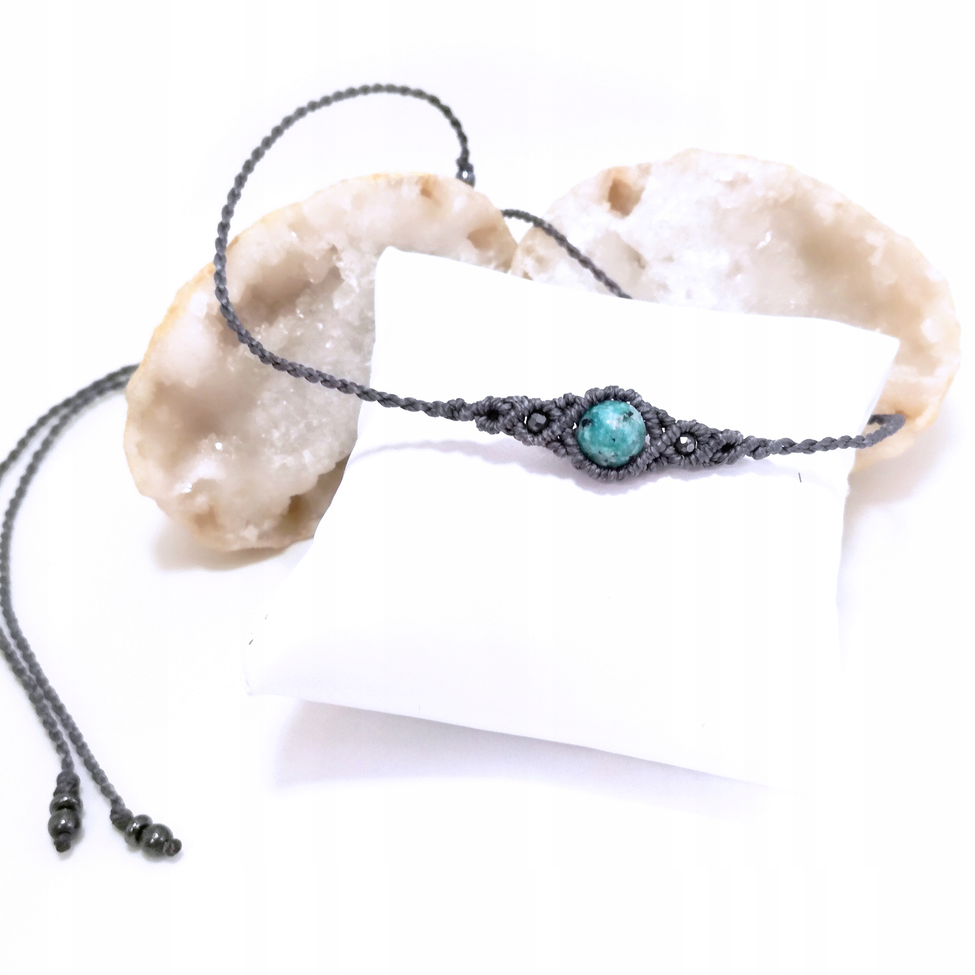 Uno jaspis tyrkysový v makru náhrdelník choker pletený mikro makramé