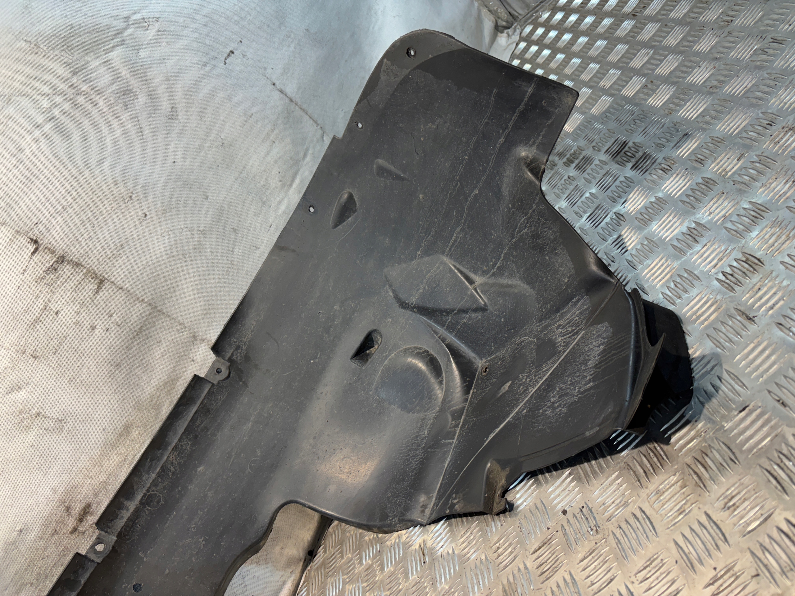 mudguard right front Volvo XC90 and 1 08620531