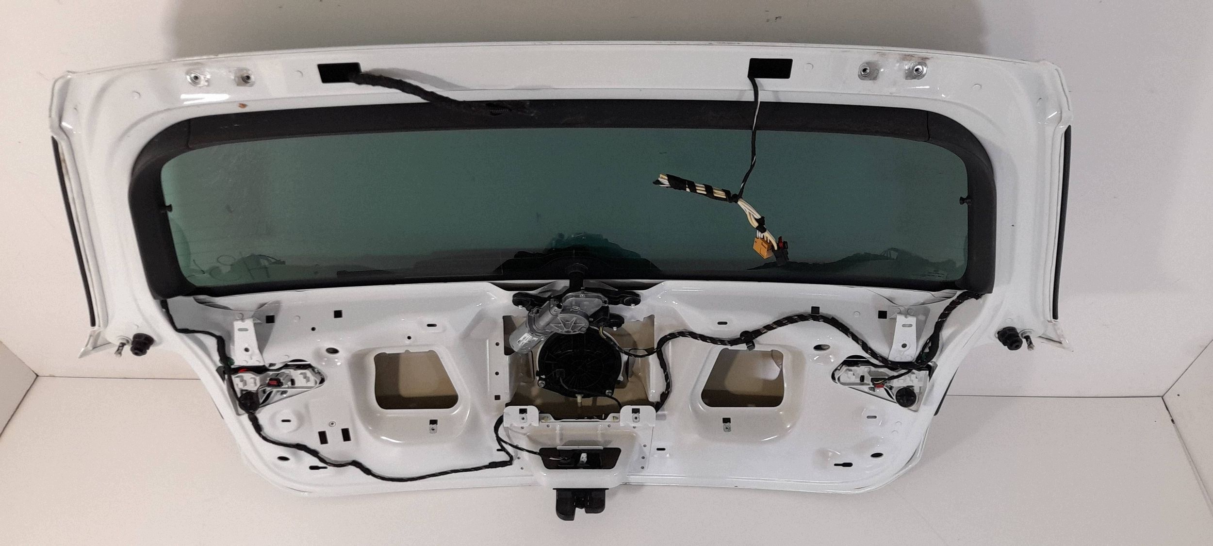 Volkswagen Golf VII Hatchback 2016r trunk door boot (H342)