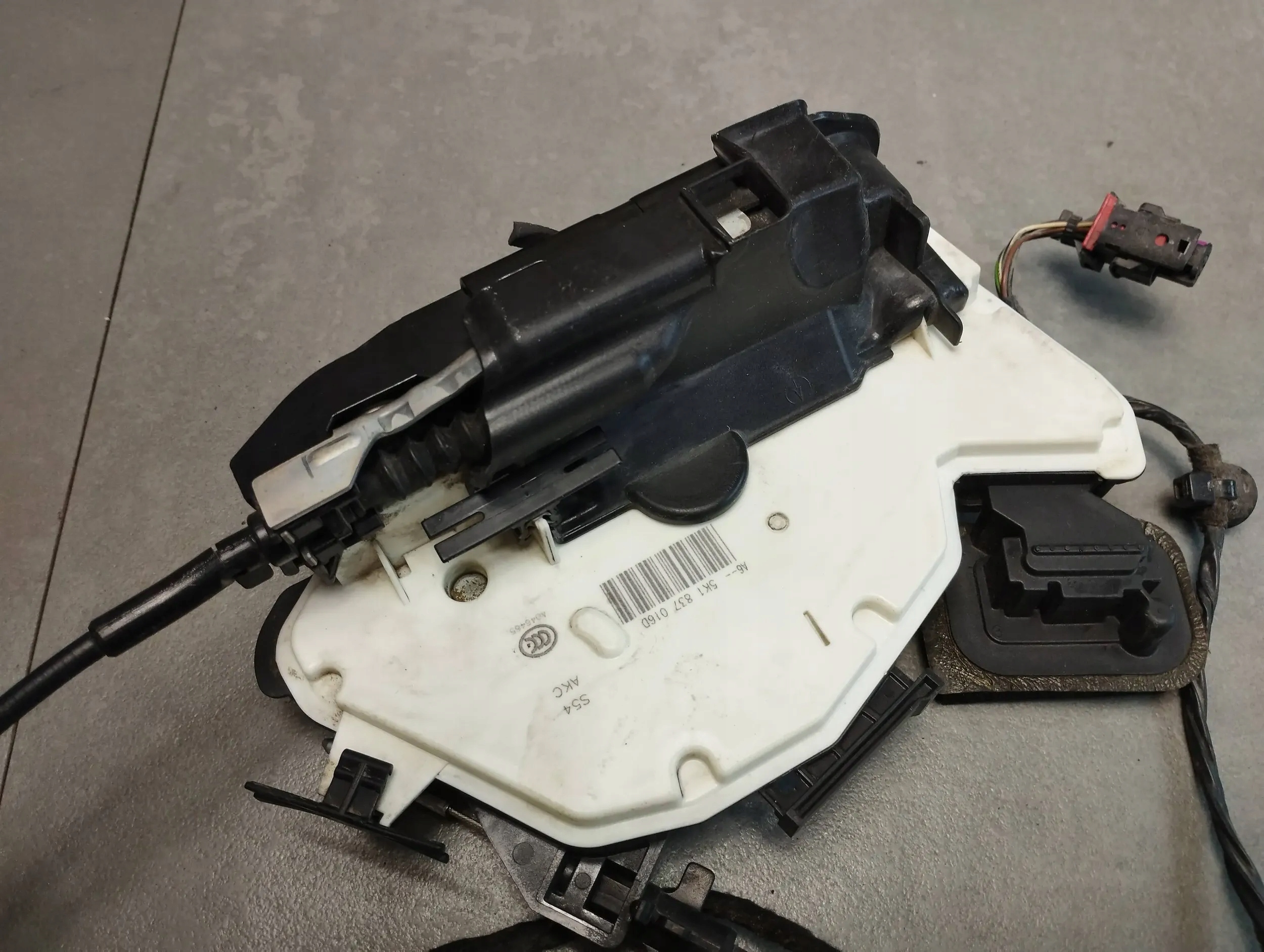 Volkswagen Golf VII 7 lock right front 5K1837016D