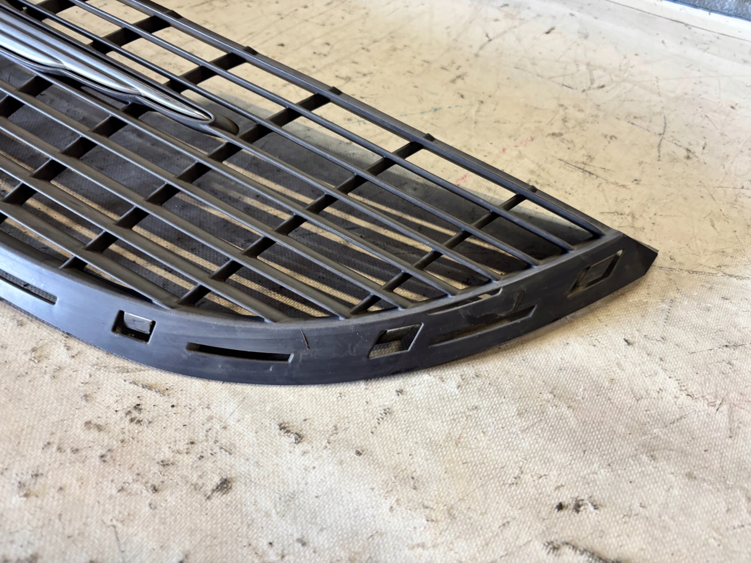 grill grille radiator Chrysler Voyager IV 4 4857522AA