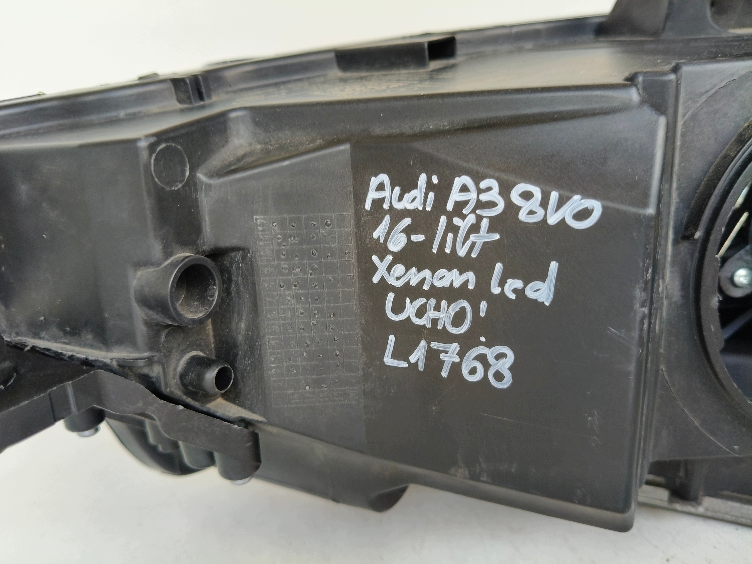 light right REFLEKTOR AUDI A3 8V 8V0 16- LIFT XENON LED