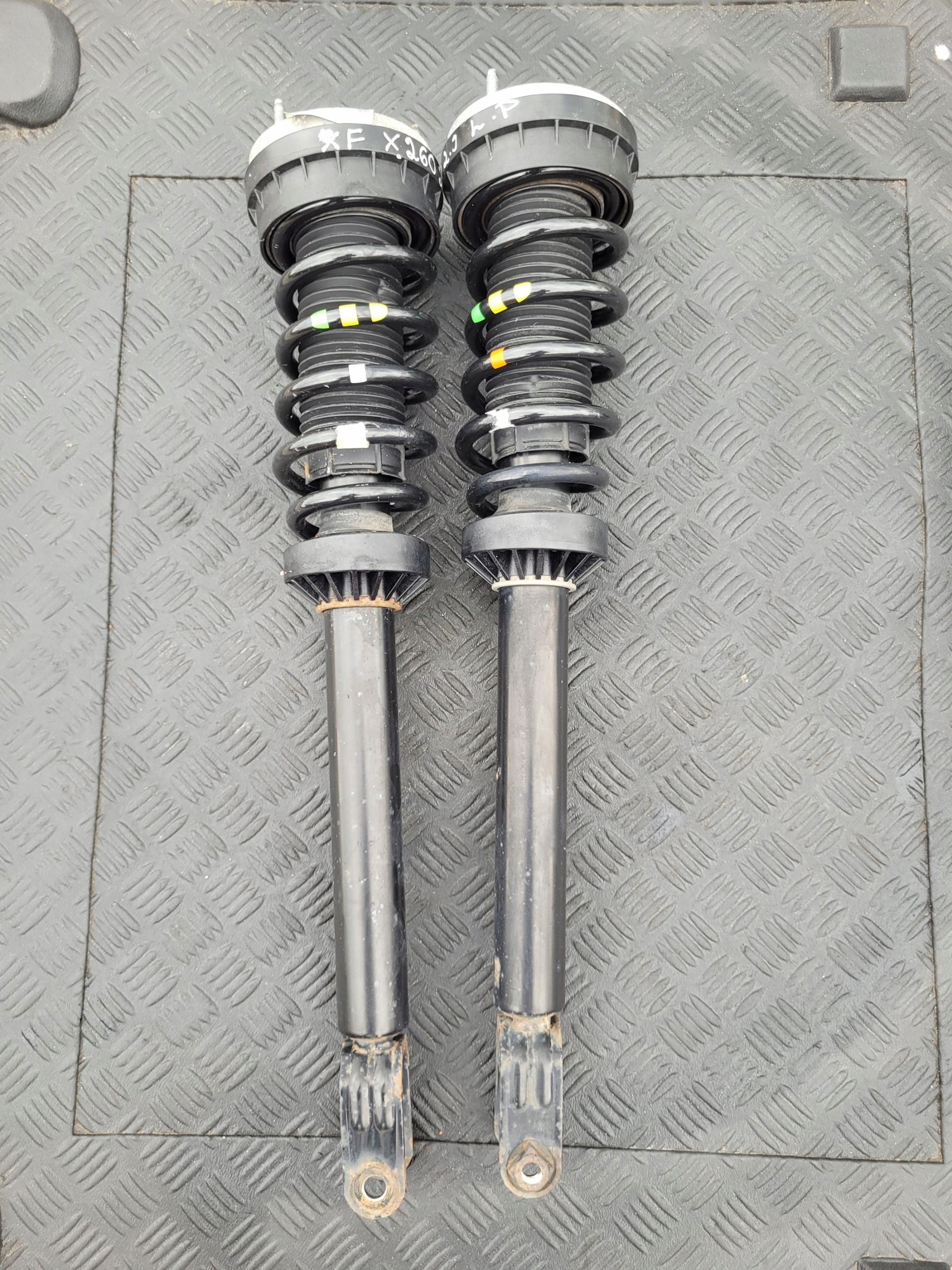 shock absorber front front left right JAGUAR XF II X260 2.0 D AUTOMAT