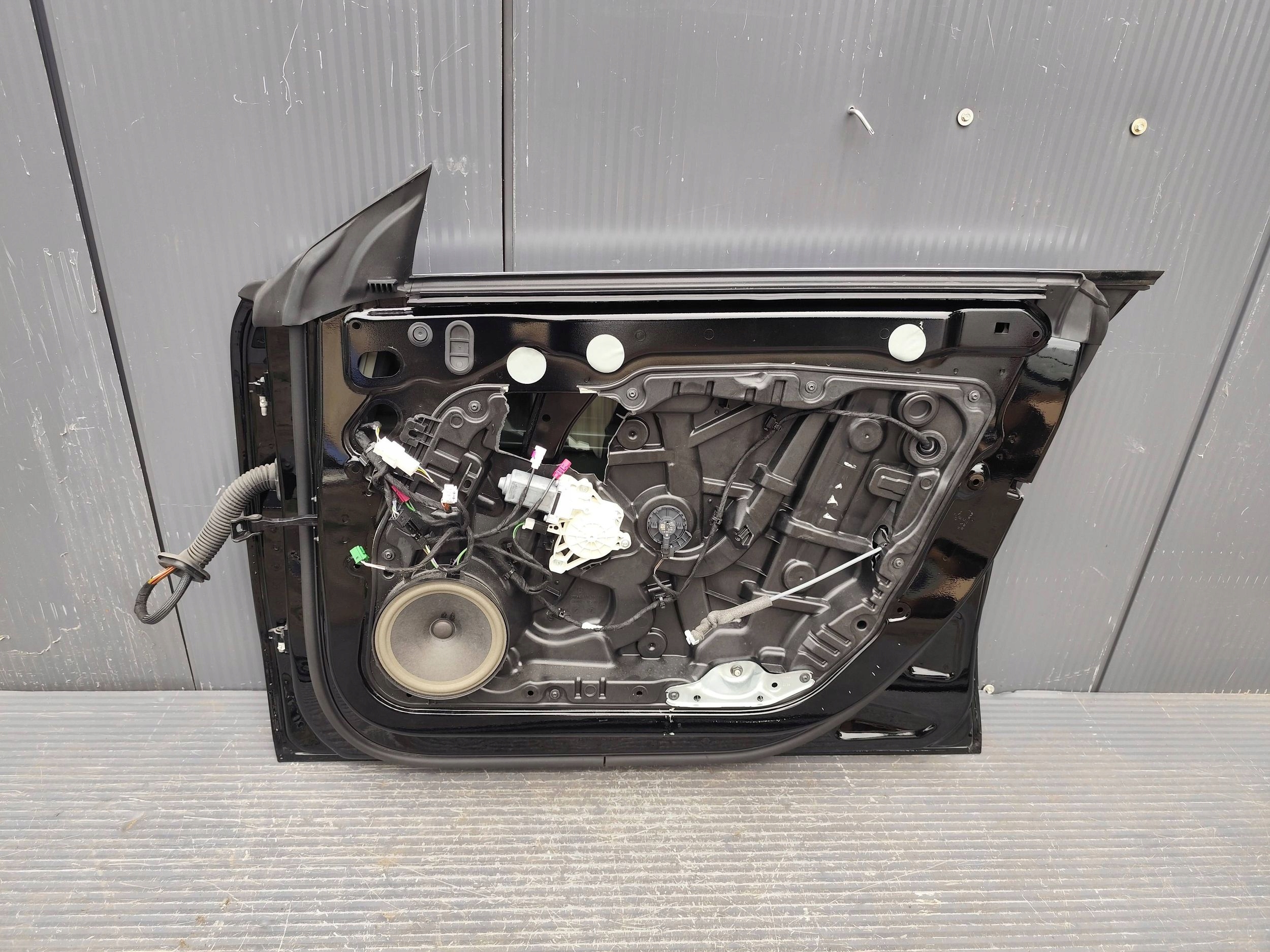 MERCEDES CLA W118 door front right complete DEMONTAZ