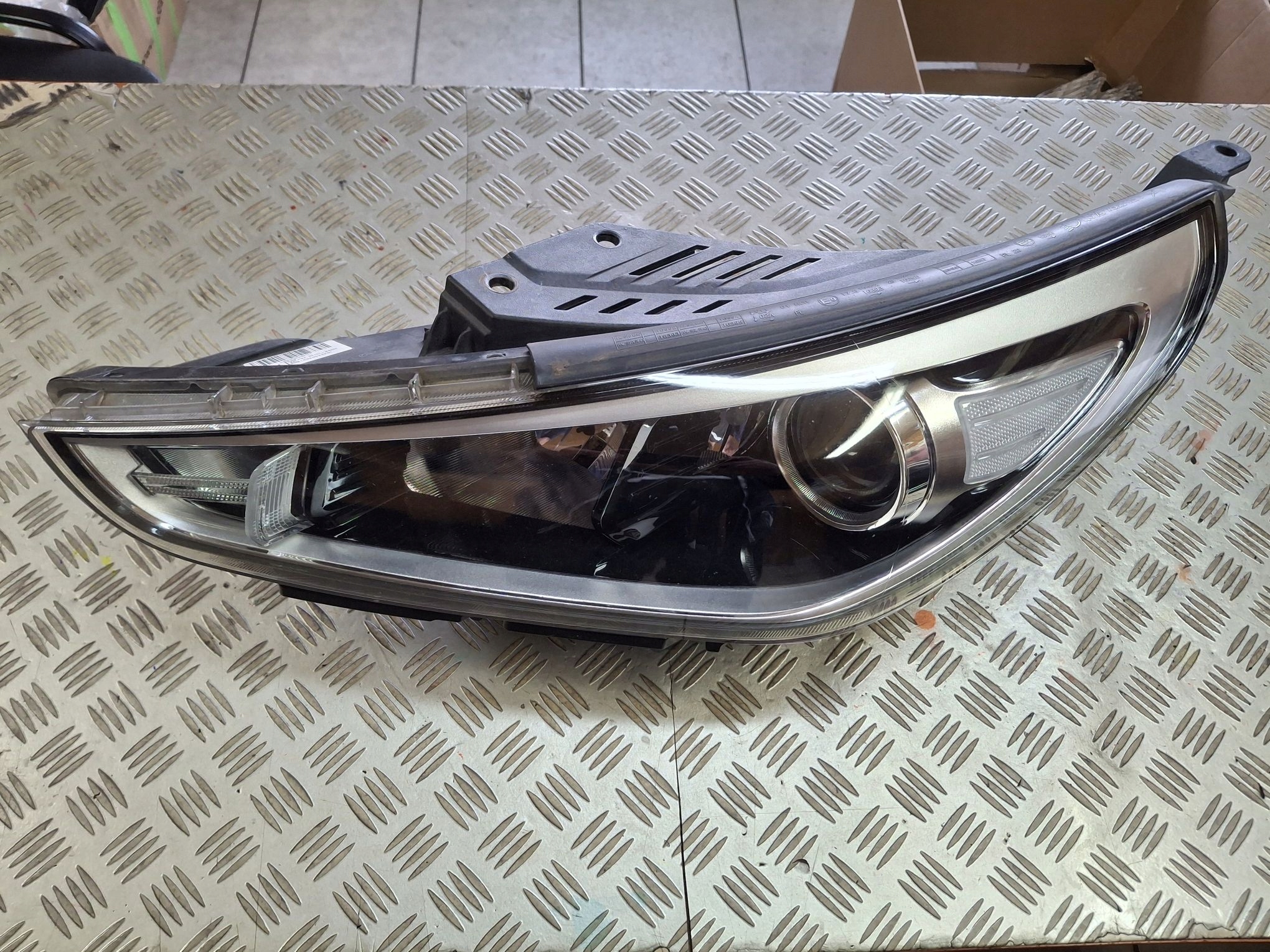 light left front lens Z DOSWIETLANIEM HYUNDAI I30 III 2016R->