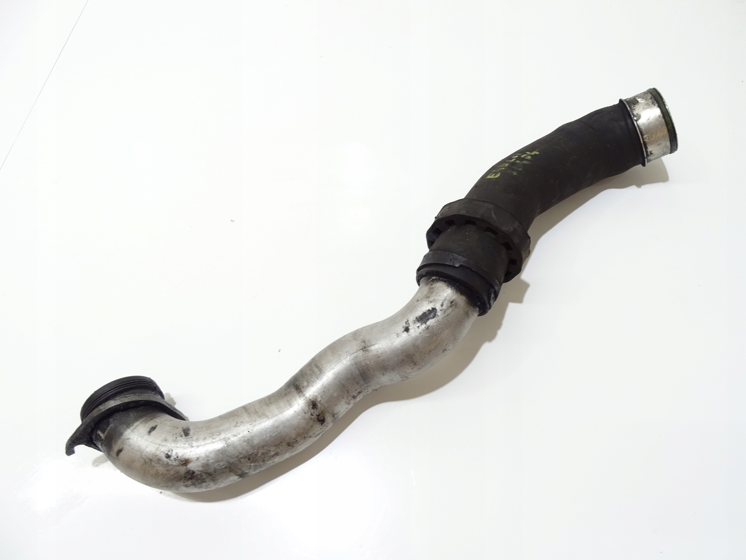 vedení hadice intercoolera BMW E46 LCI 204D4 OE 7788357 (24235993)