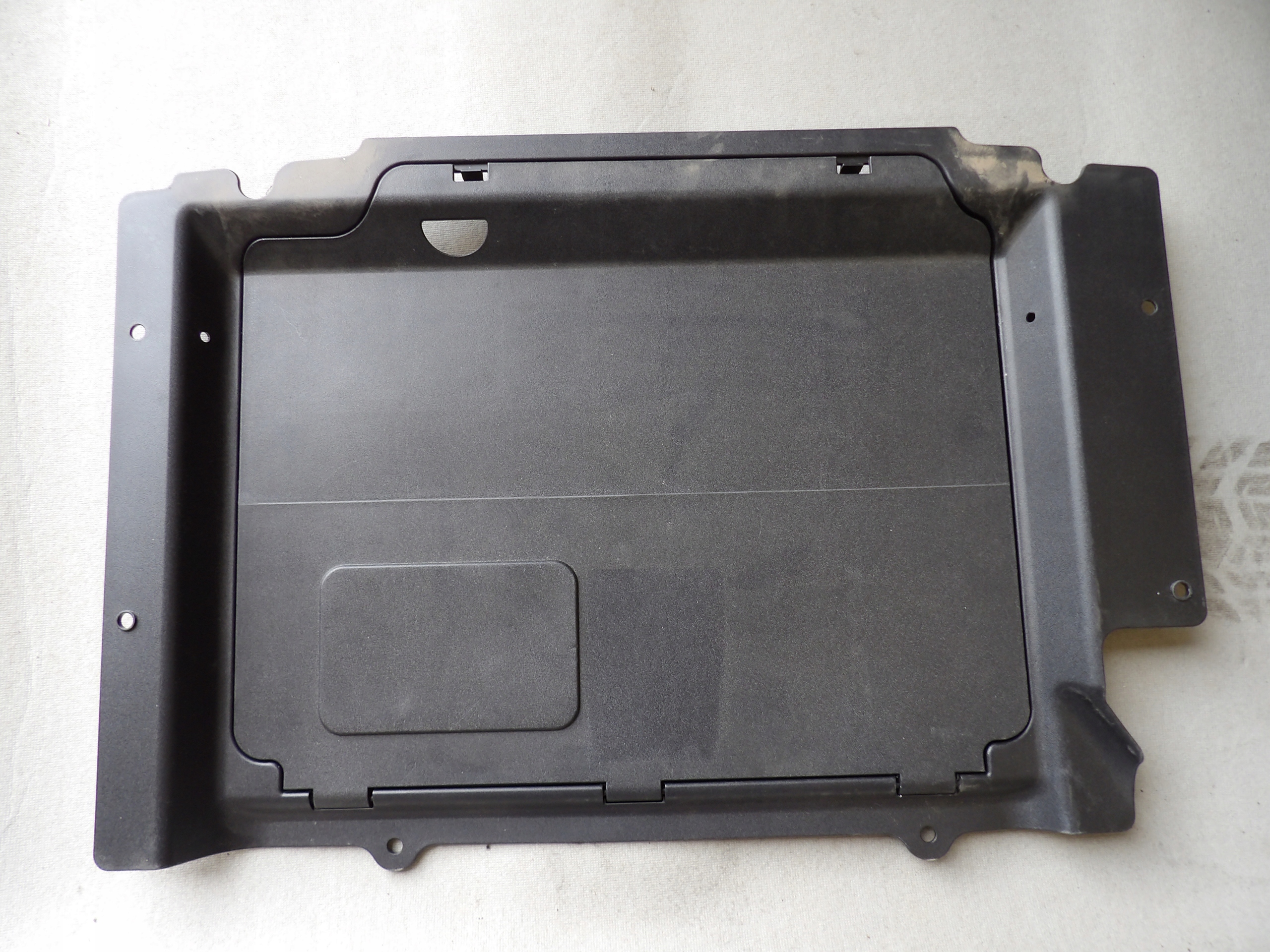 AUDI Q5 8R BLENDE ABDECKUNG AKUMULATORA 8R0863565A