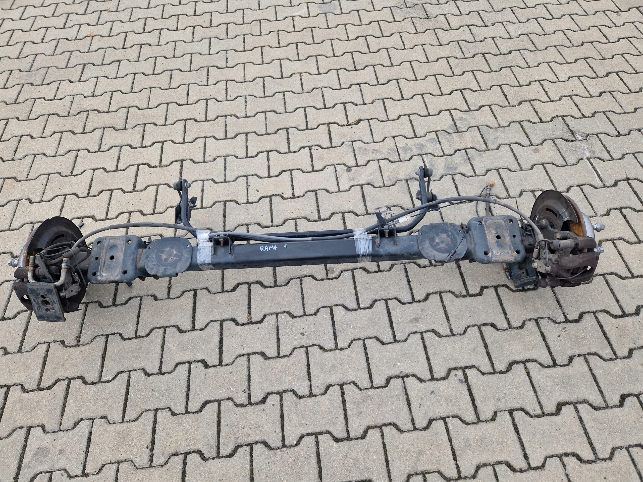 RENAULT MASTER IV 19- BELKA OŚ TYŁ RAMA