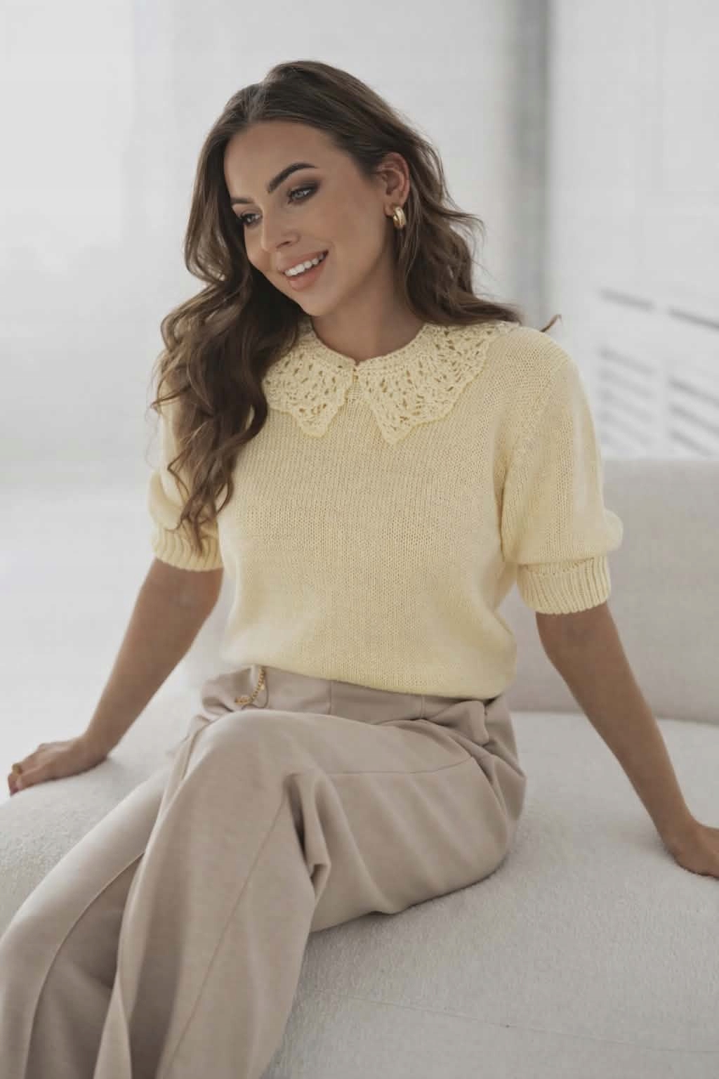 Dámský svetr s límečkem Pola pastelově žlutý velikost uni