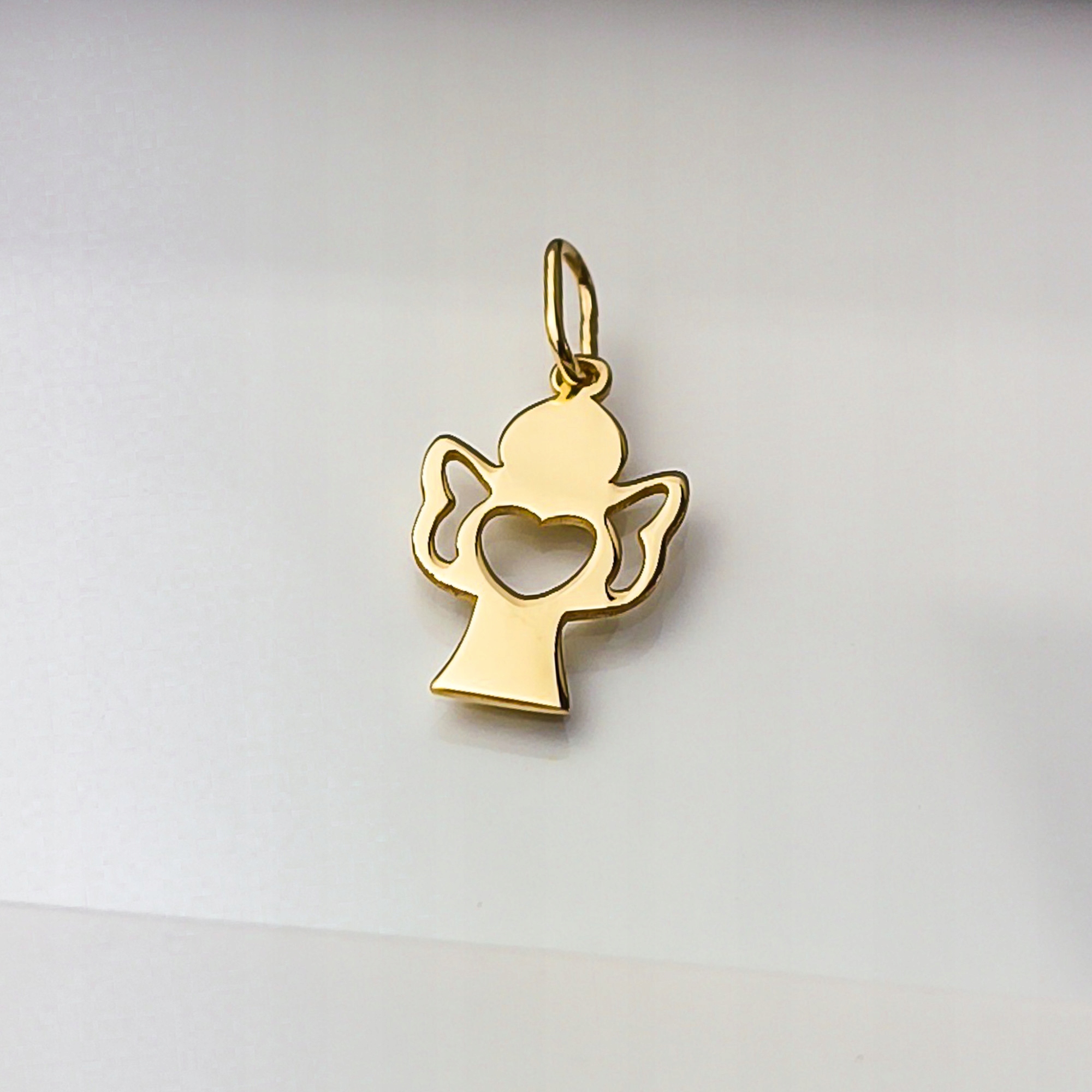 Zlatý přívěsek Anděl s srdíčkem pr.585