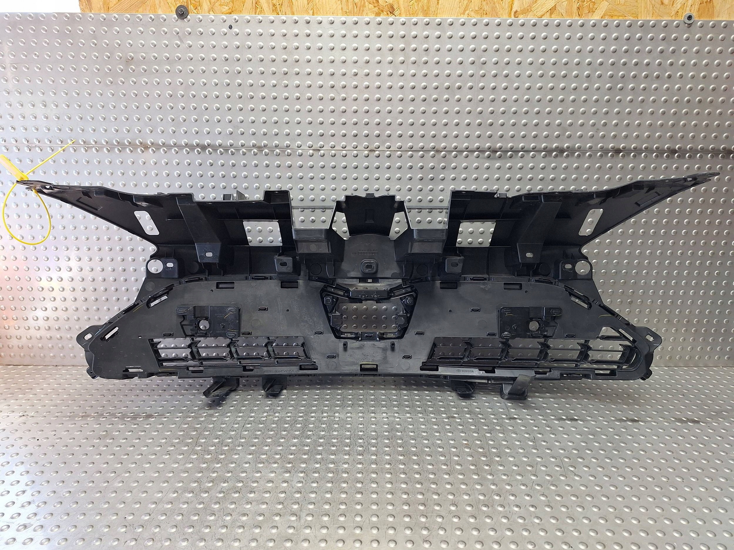 Grille TOYOTA YARIS CROSS 20- 53101-0DB41