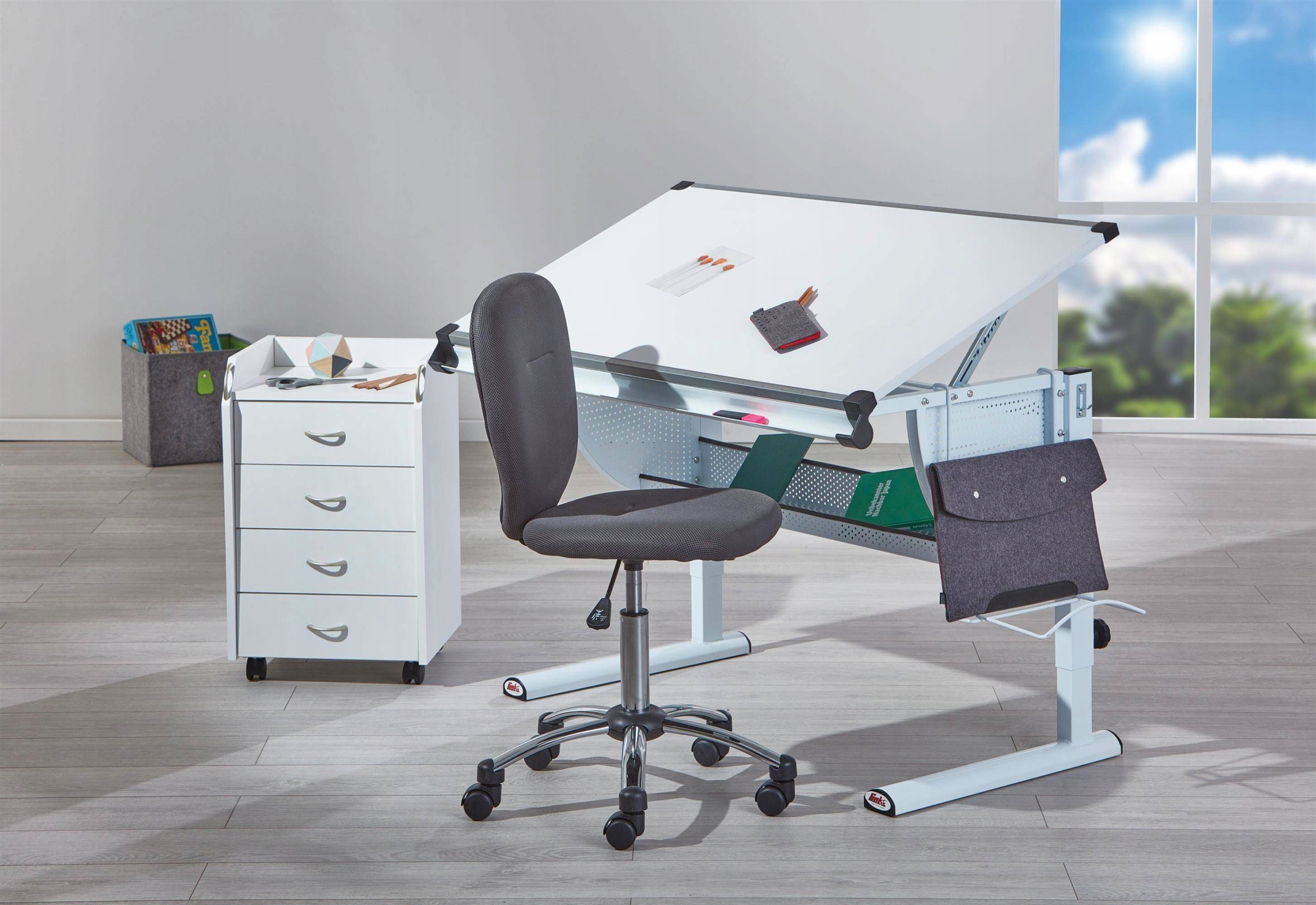 Biurko MATTS białe Kolor biały