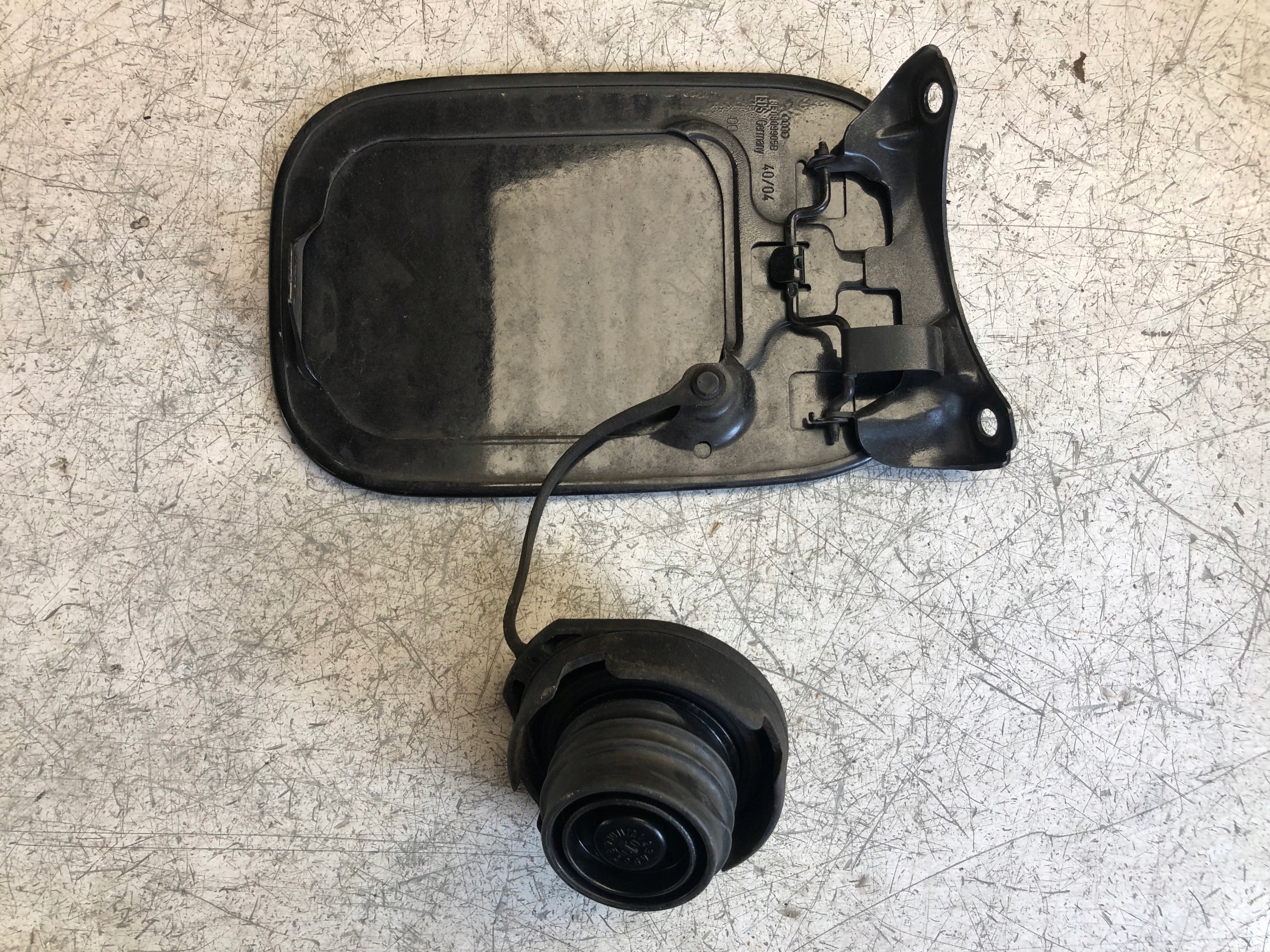 Tankklappe des Kraftstoffsbehälters DECKEL AUDI A4 B6 8E0809905B