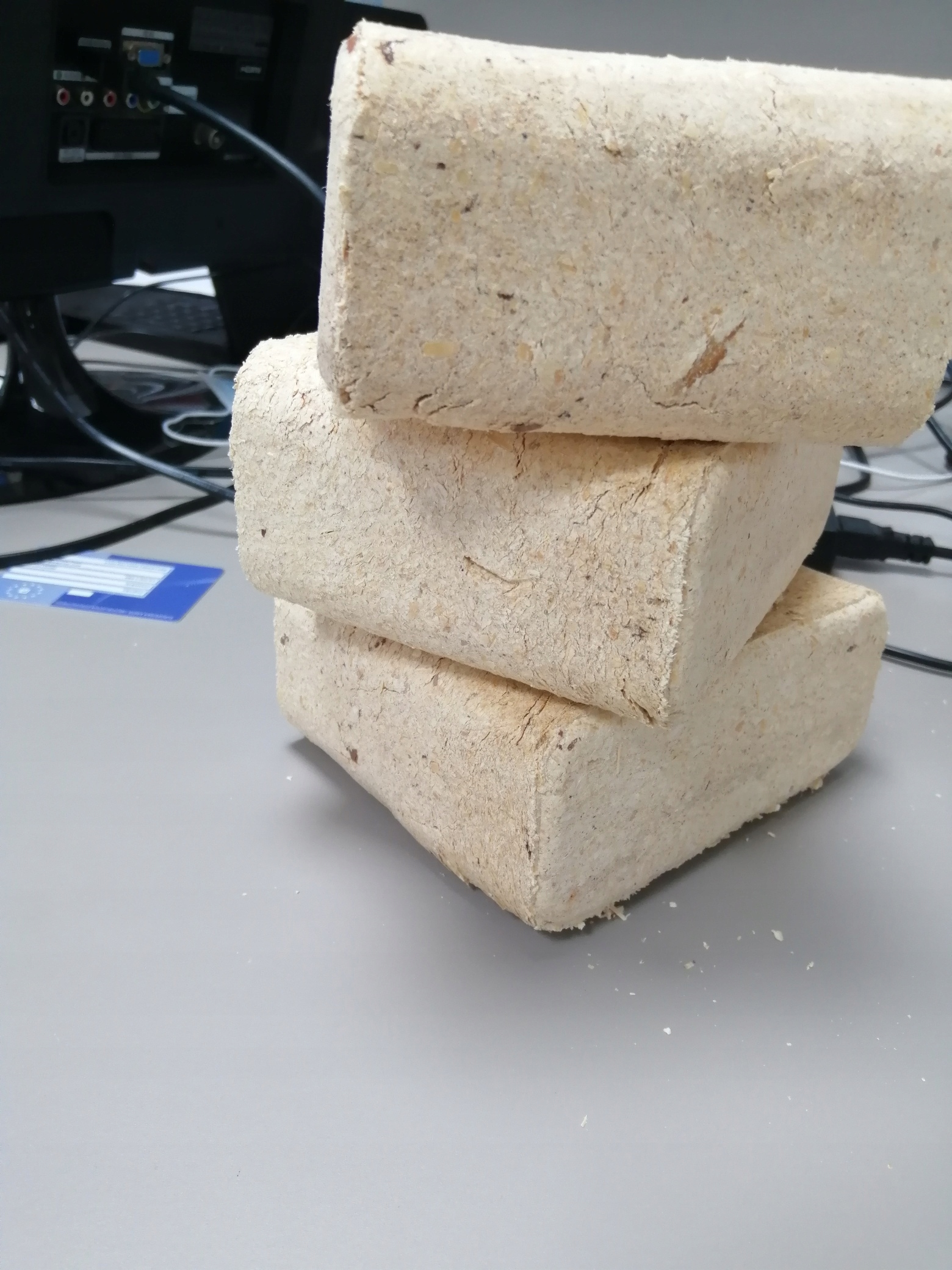 BRYKIET DRZEWNY OPAŁOWY PRODUCENT PACZKI 1000 KG Kod producenta BRYKIET