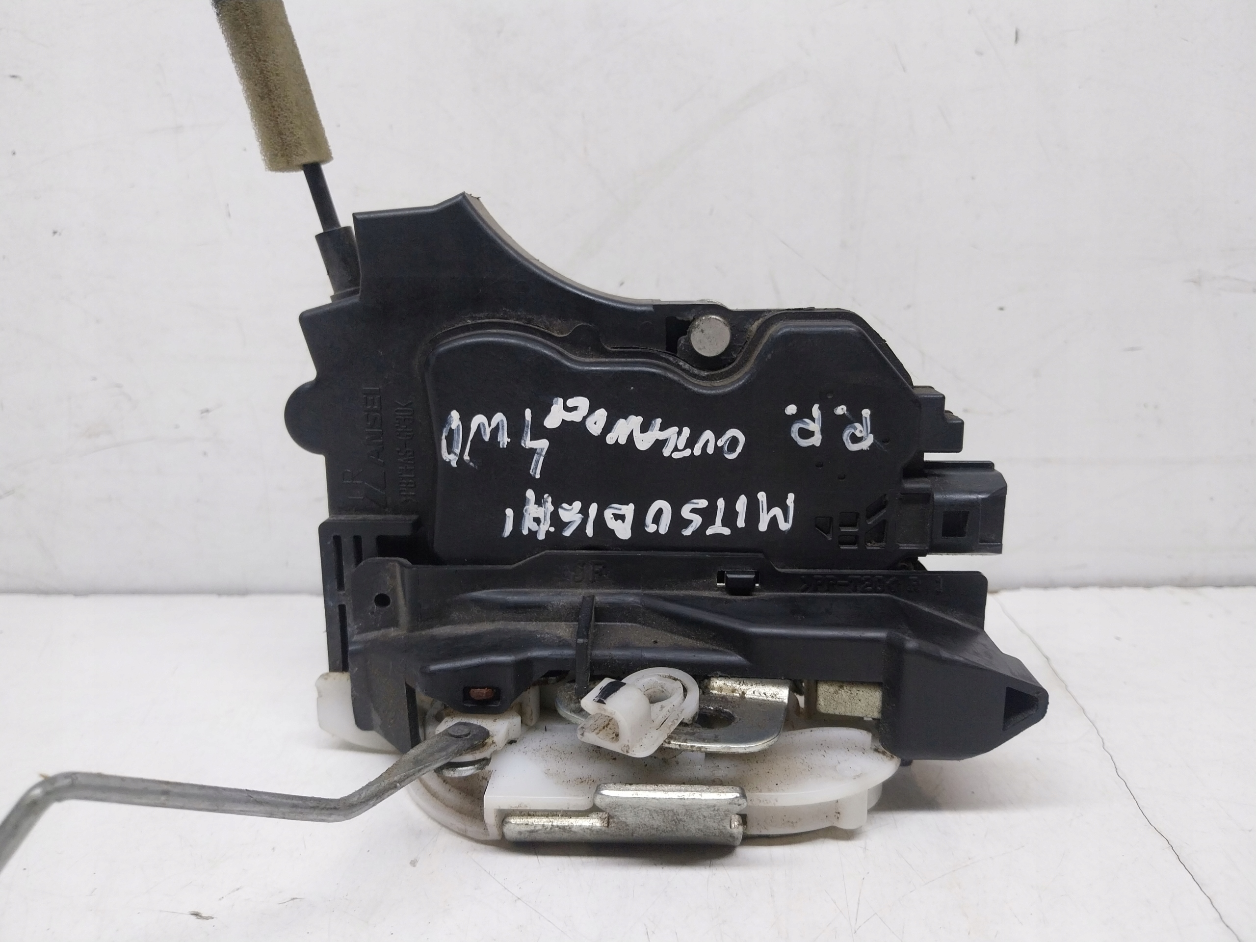 lock front front right Mitsubishi Outlander and Europa