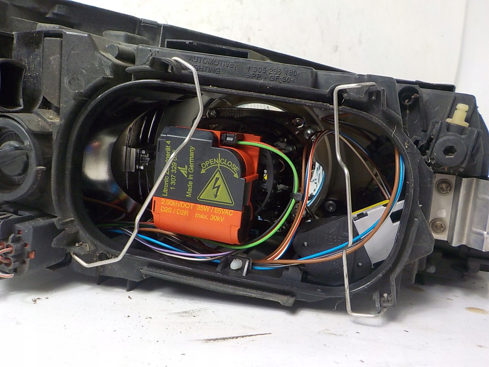VOLVO C30 XENON light left front front UK 30657178 031232671