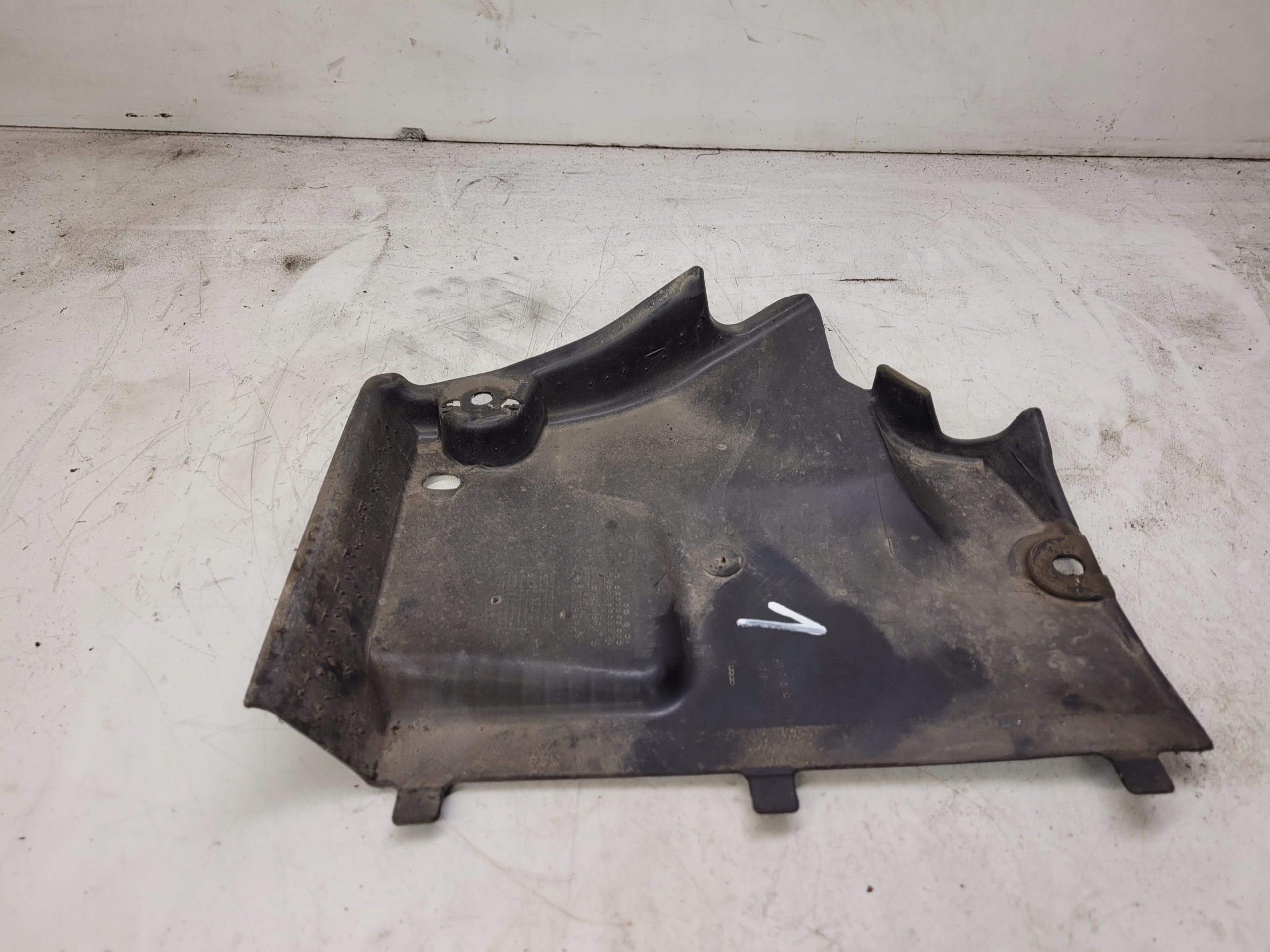 Blende Abdeckung abdeckung Unterfahrschutz links AUDI A4 B8 8K0825201E *1*