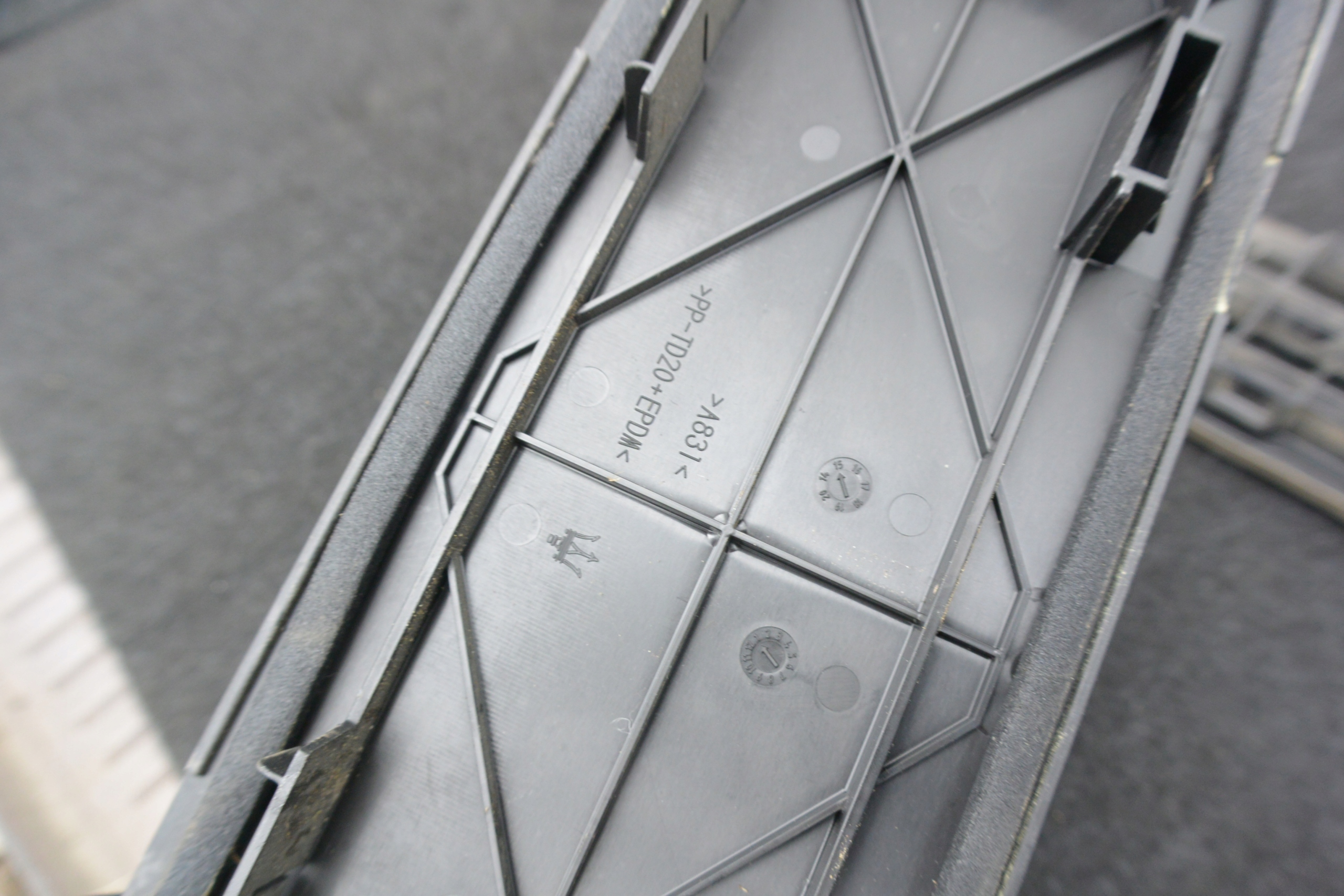 grid WENTYLACYJNA spoiler boot MASERATI GHIBLI III KOMPLET