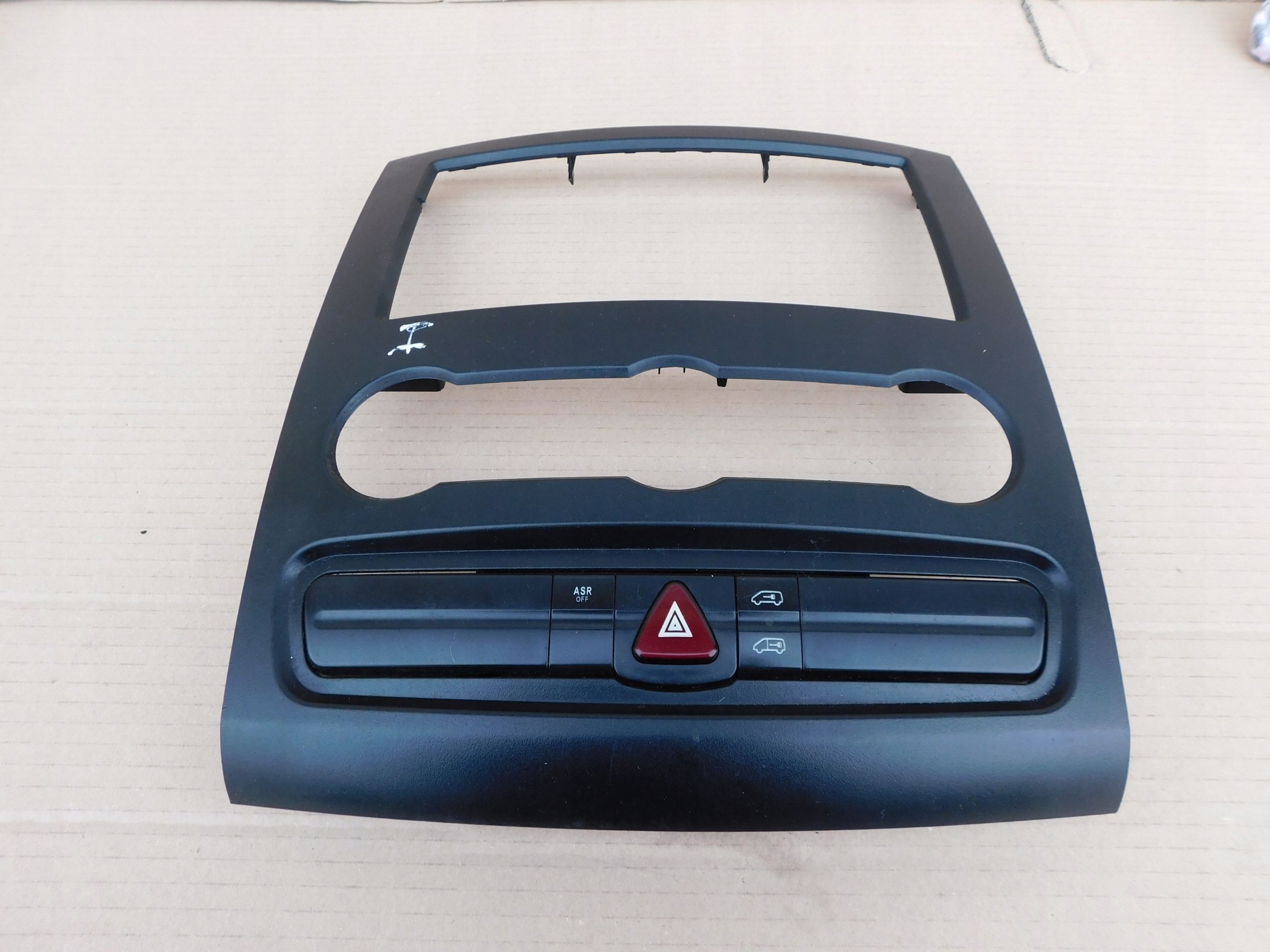 Sprinter 906 Crafter plastic covering panel central of the dashboard rozdzielczej